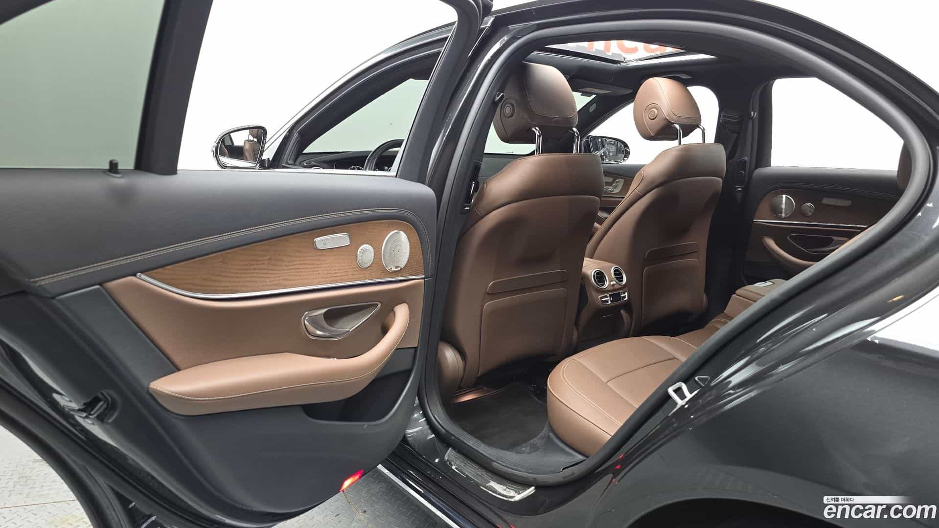 E-Class Mercedes-Benz 2021.4-INNER-036