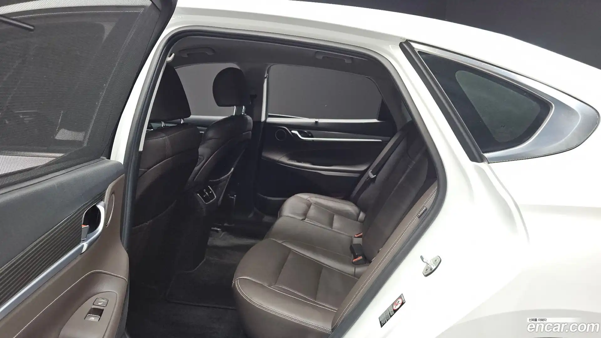 Grandeur Hyundai 2018.4-OPTION-015