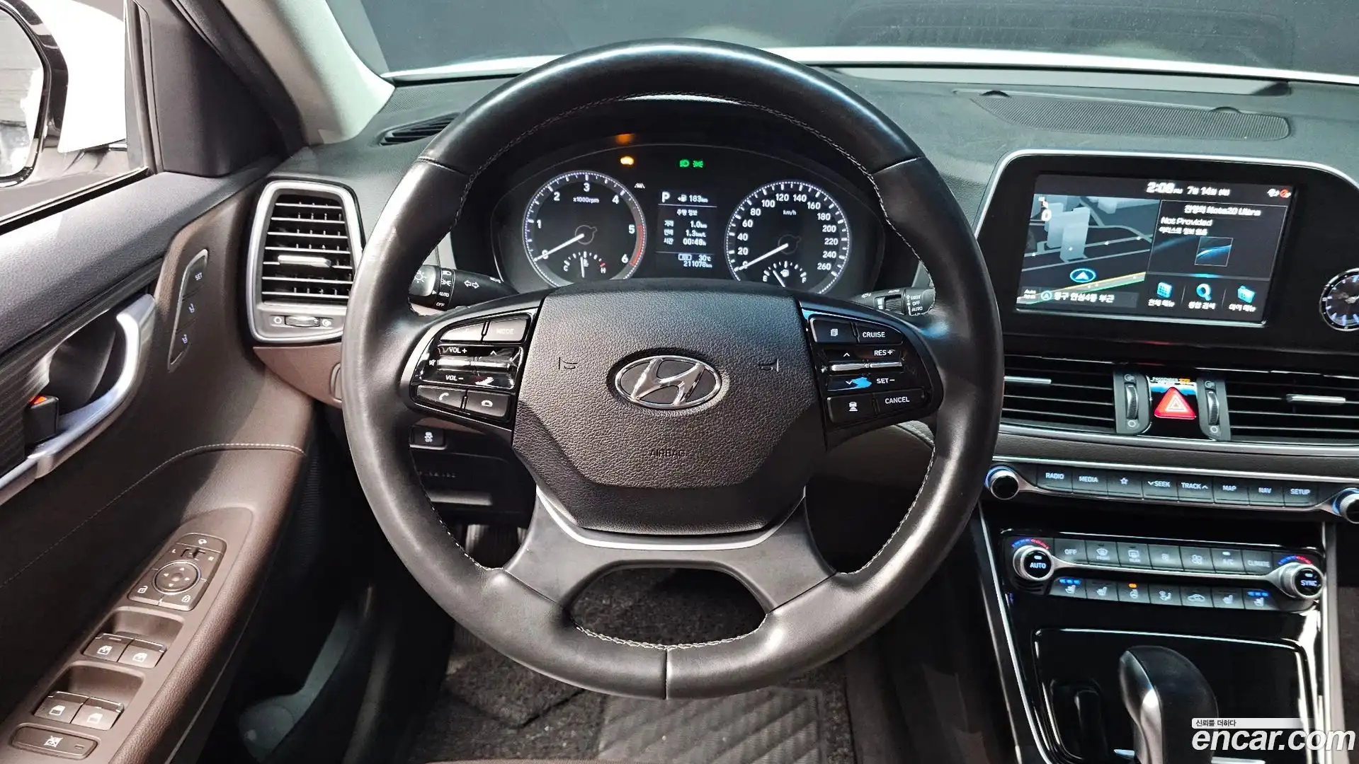 Grandeur Hyundai 2018.4-OPTION-017