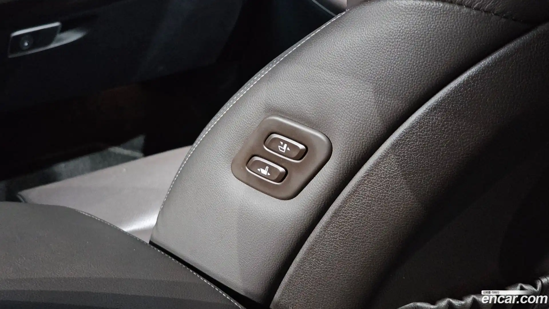 Grandeur Hyundai 2018.4-OPTION-042