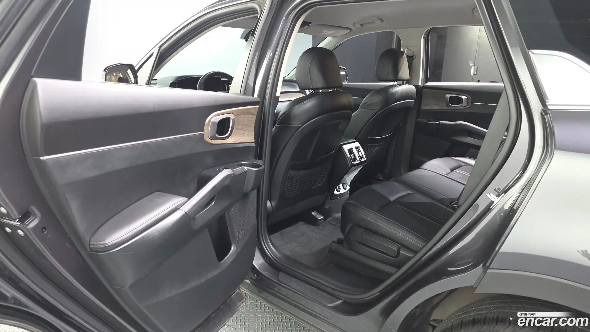 Sorento Kia 2023.1-INNER-036