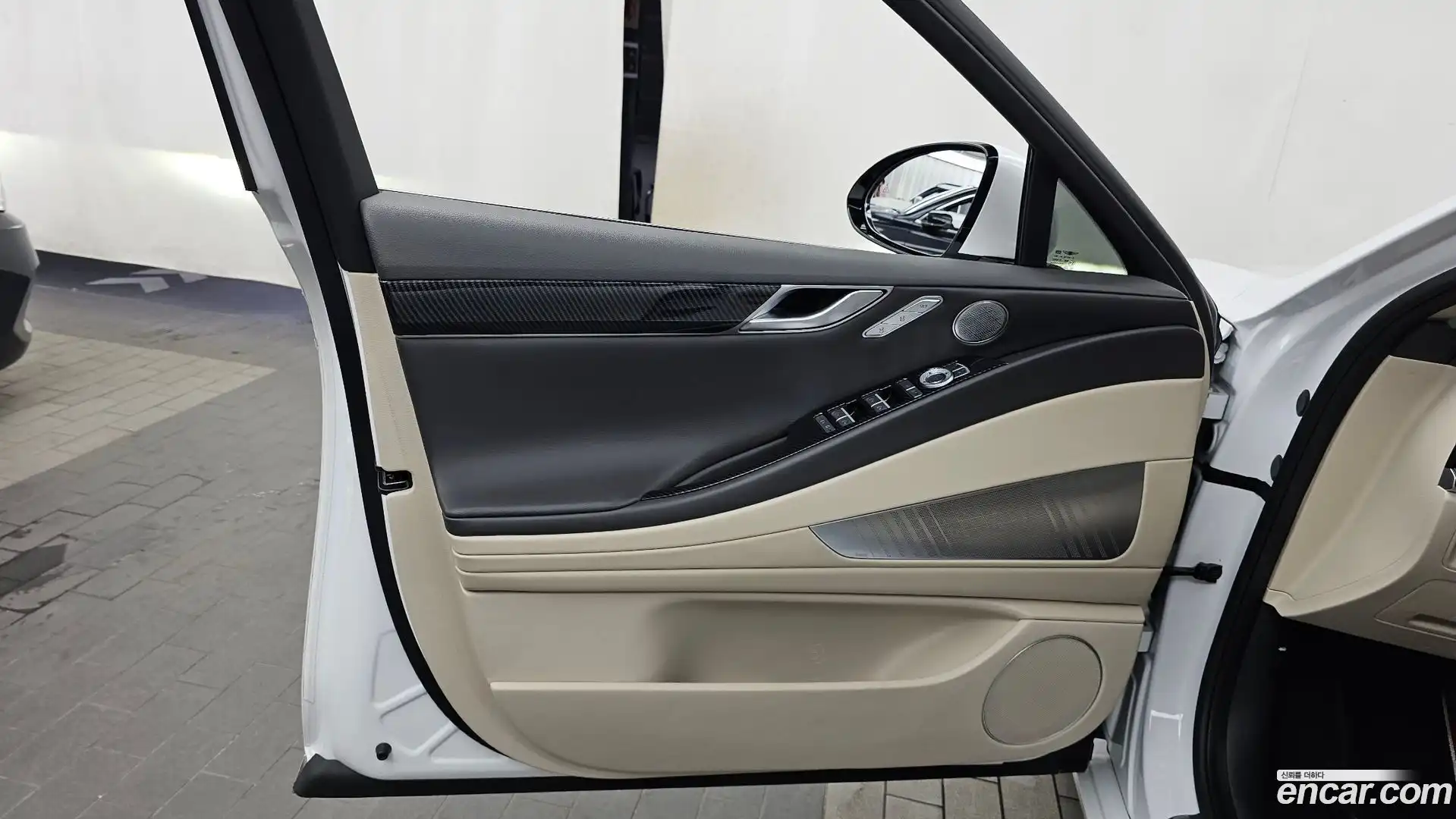 G80 Genesis 2022.2-INNER-034