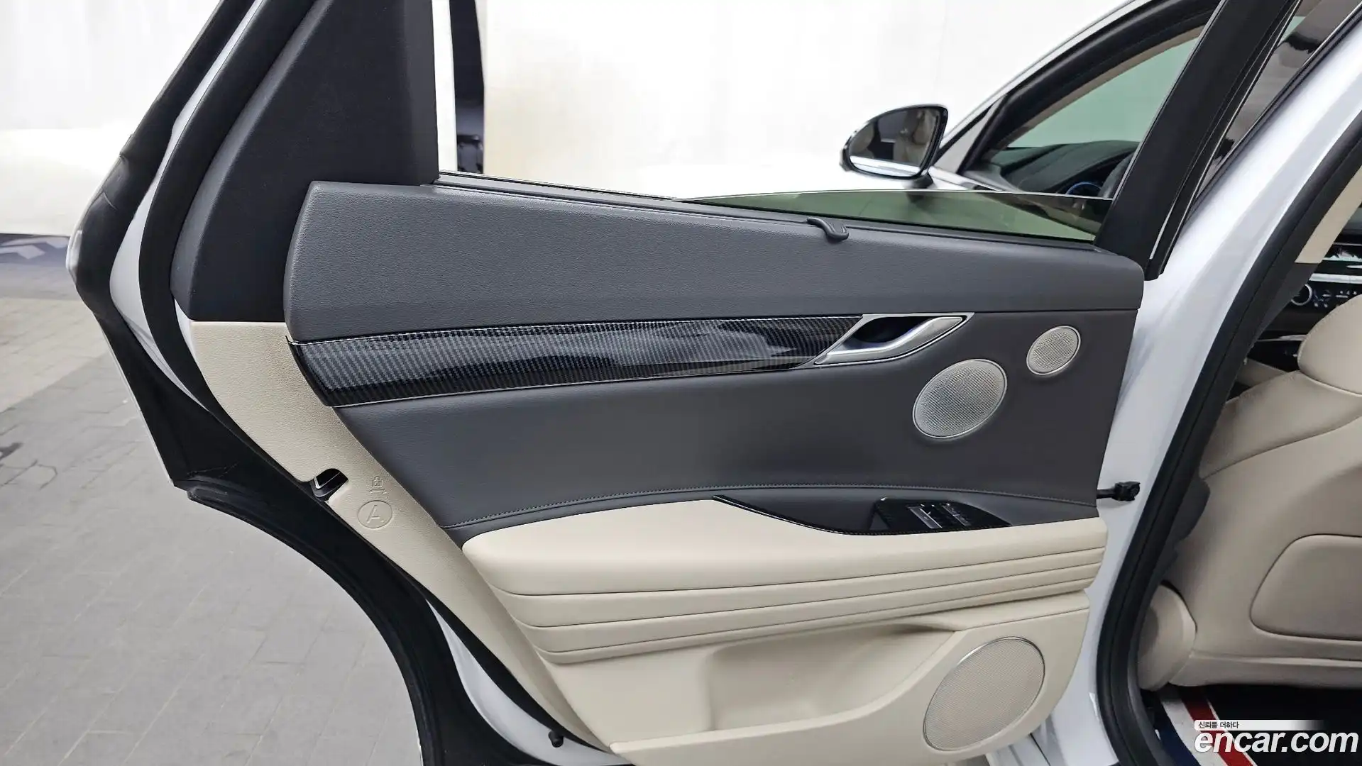 G80 Genesis 2022.2-INNER-035