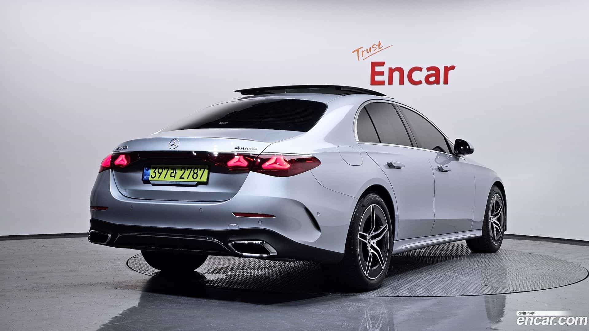 E-Class Mercedes-Benz 2025.8-OUTER-002