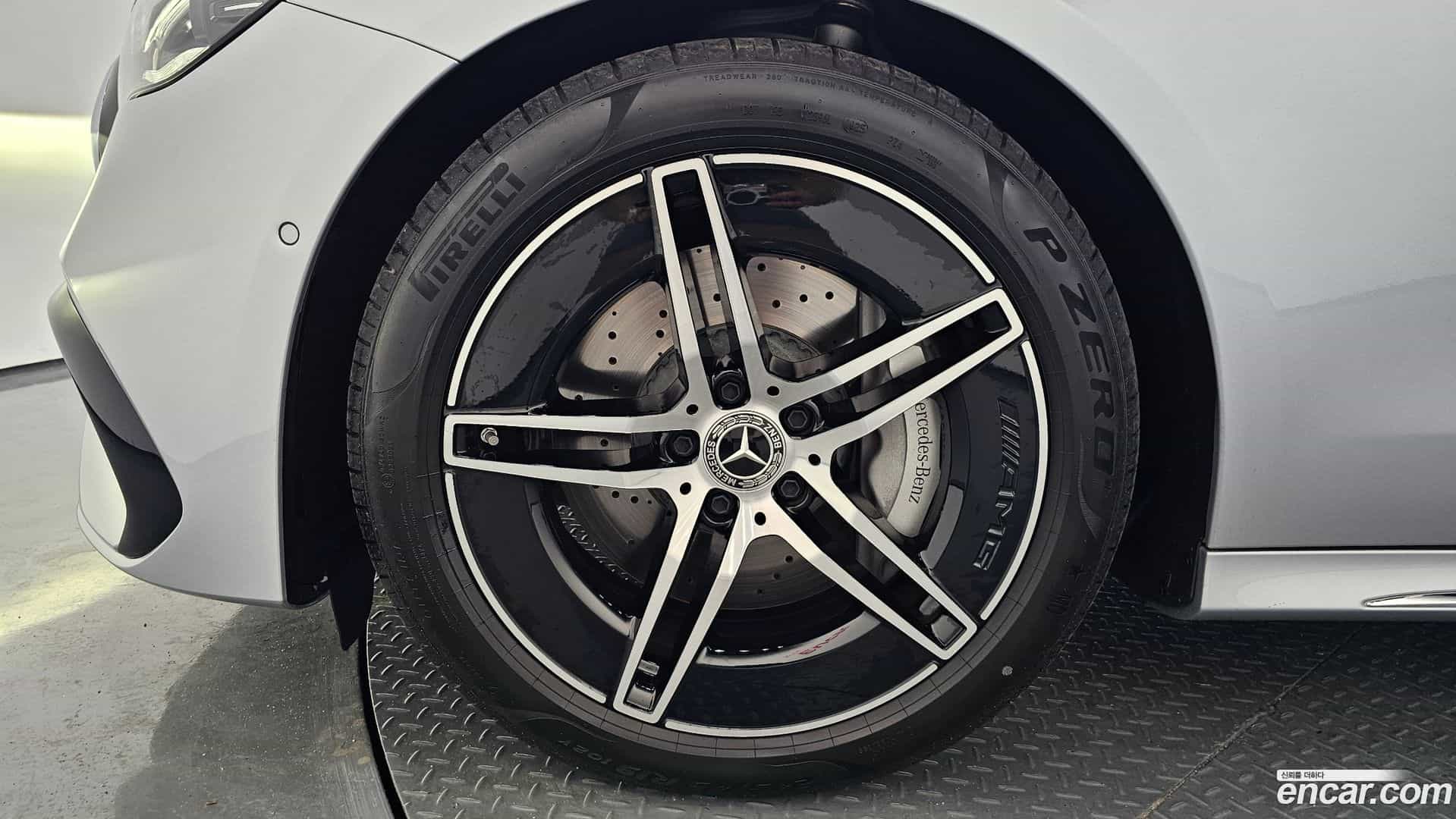 E-Class Mercedes-Benz 2025.8-OUTER-005