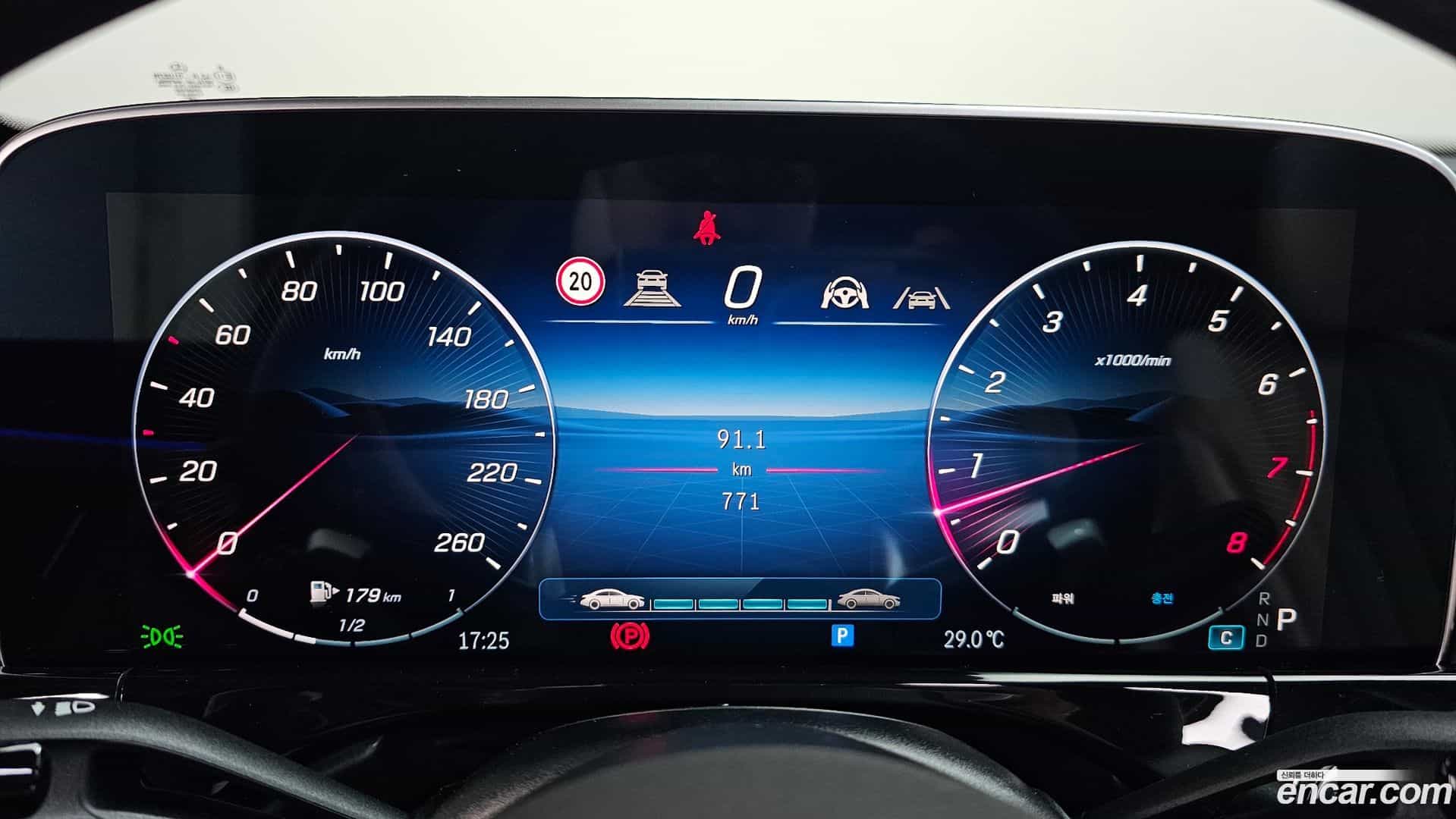 E-Class Mercedes-Benz 2025.8-INNER-008
