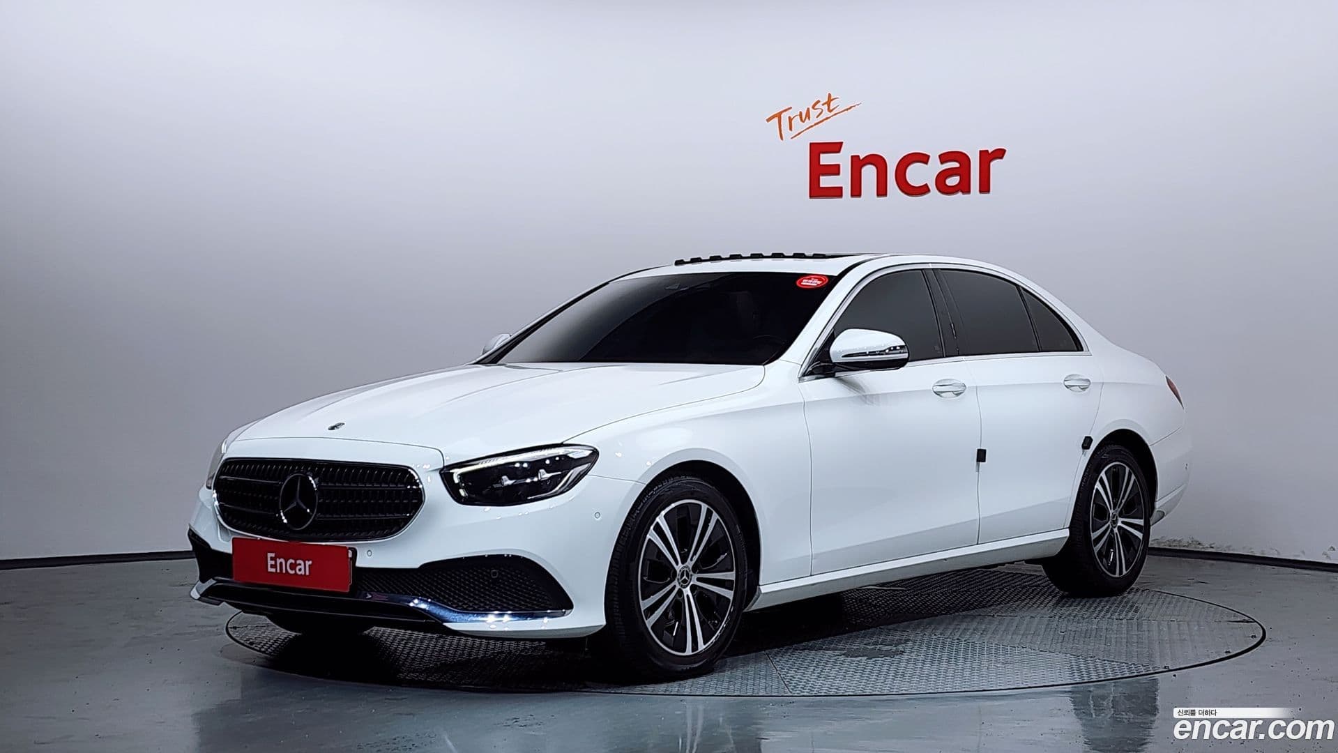 Main__Slider__Photo:E-Class Mercedes-Benz 2020.11-0