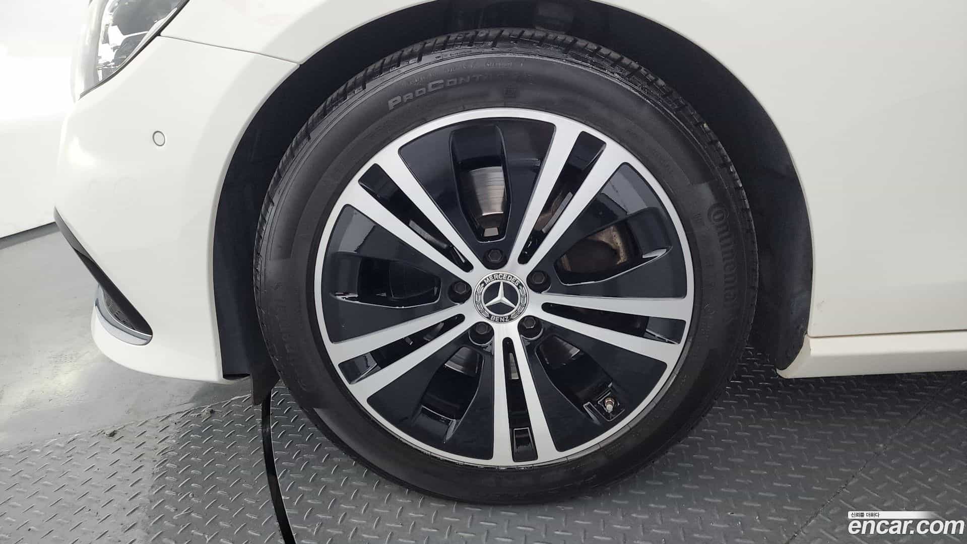 E-Class Mercedes-Benz 2020.11-OUTER-005
