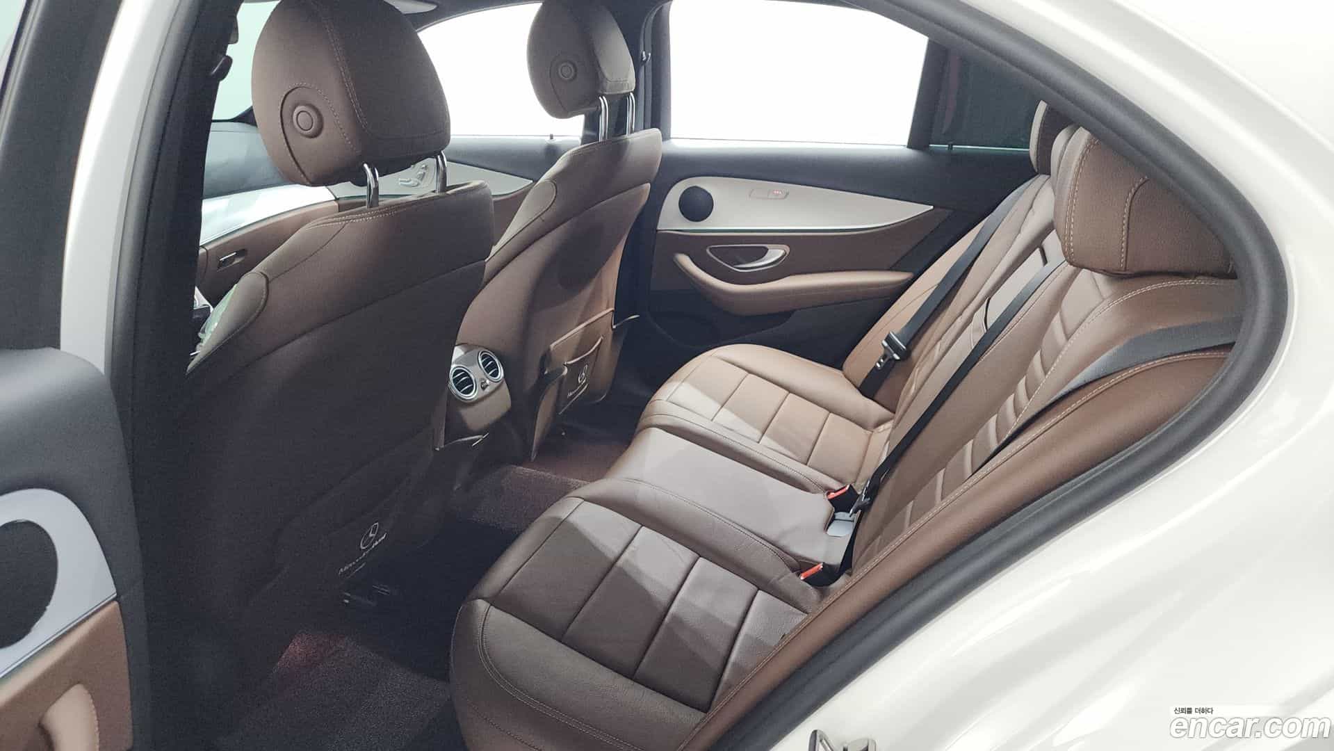 E-Class Mercedes-Benz 2020.11-OPTION-015