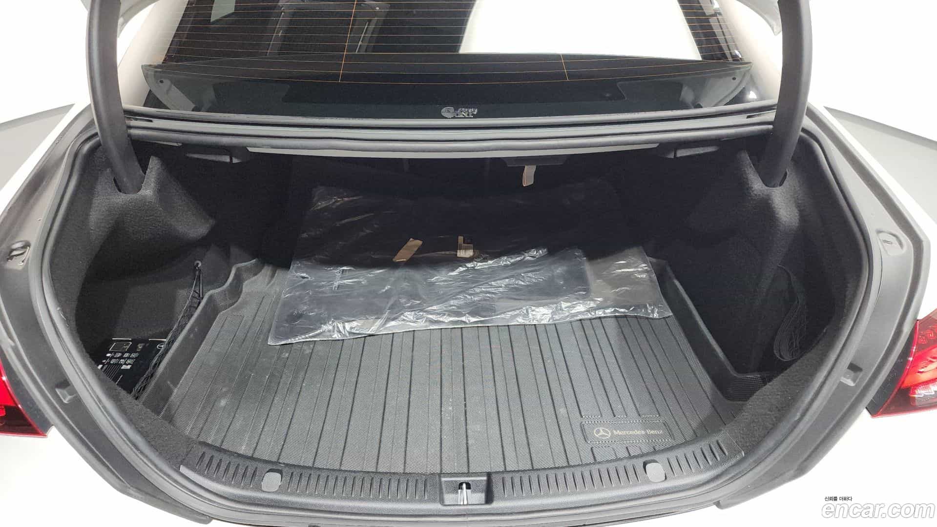 E-Class Mercedes-Benz 2020.11-OPTION-023