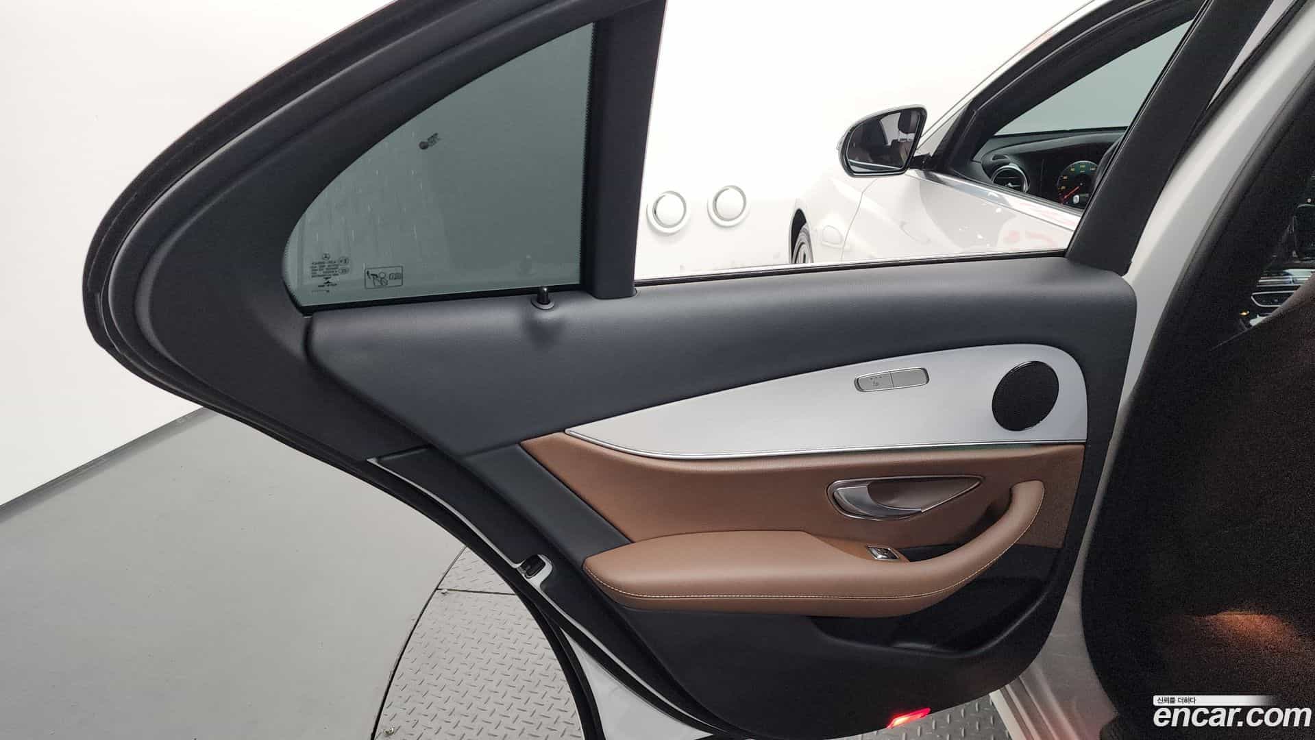 E-Class Mercedes-Benz 2020.11-INNER-035