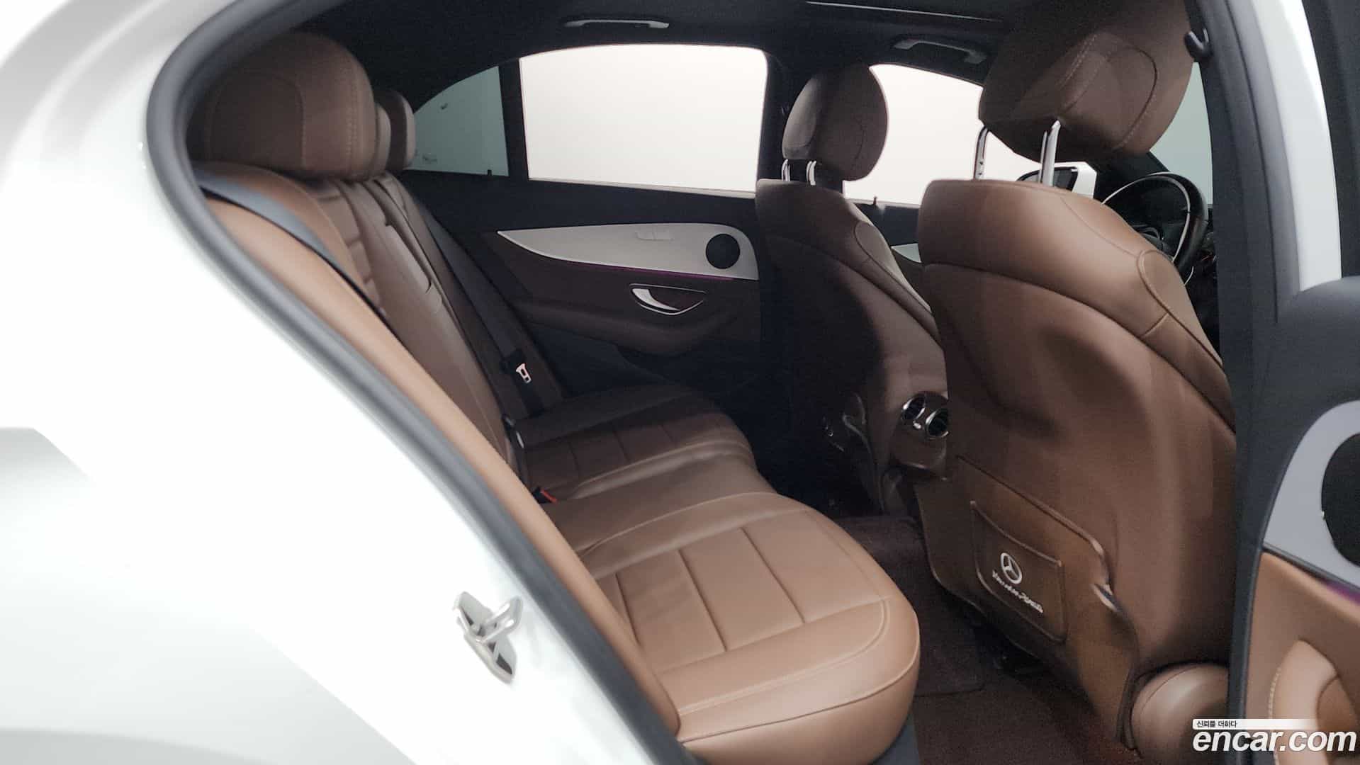 E-Class Mercedes-Benz 2020.11-OPTION-040