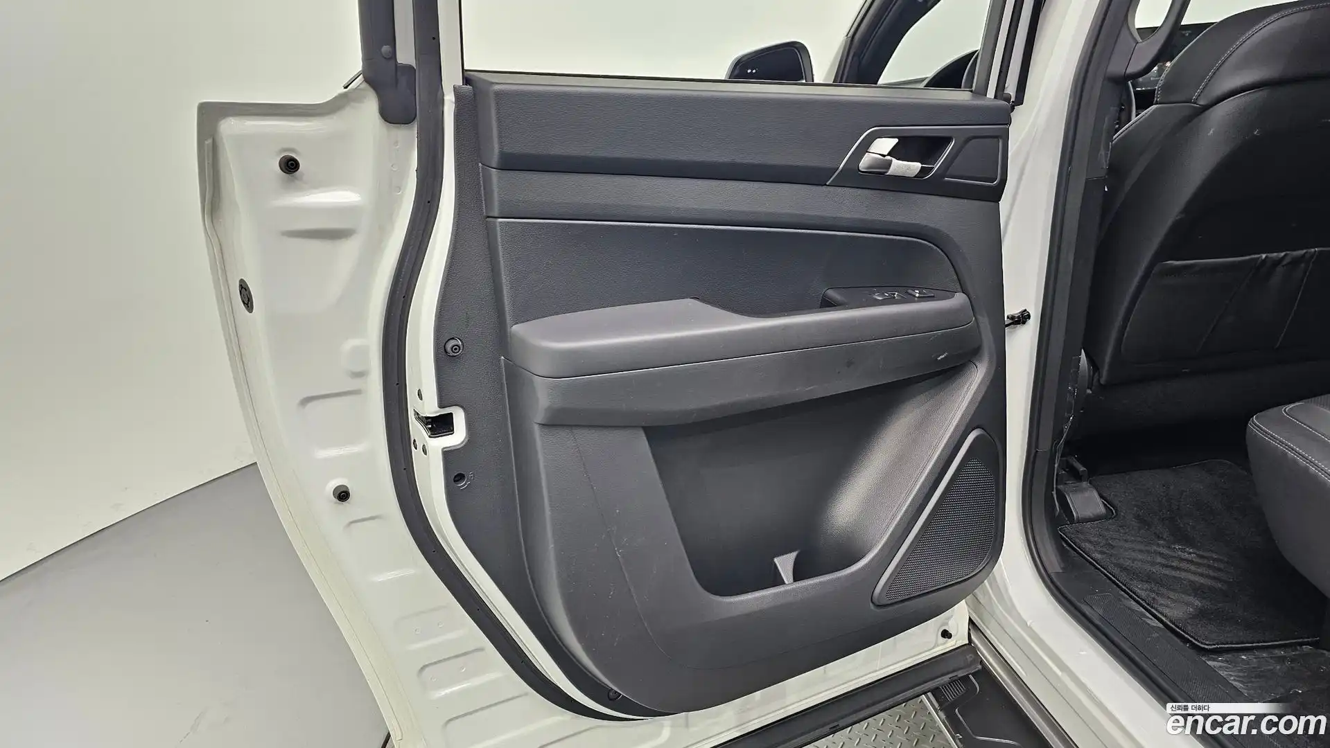 Rexton KG Mobility 2023.10-INNER-035