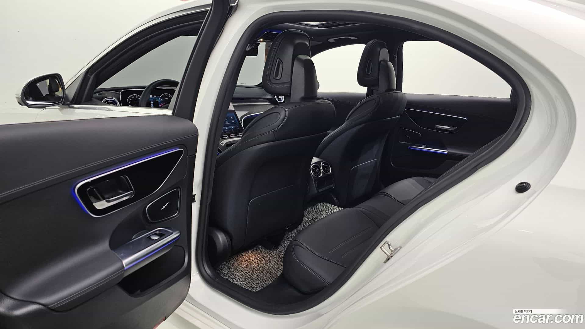 C-Class Mercedes-Benz 2023.4-OPTION-015
