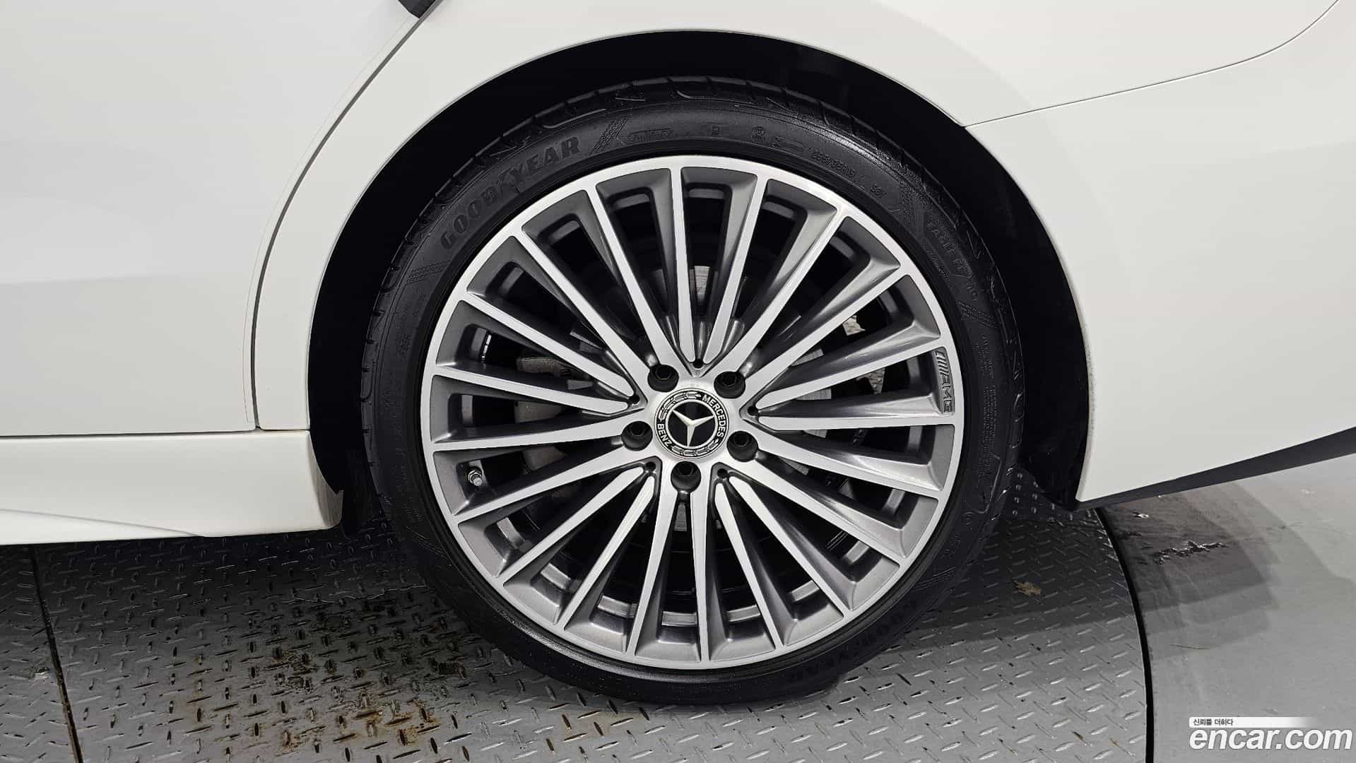 C-Class Mercedes-Benz 2023.4-OUTER-031