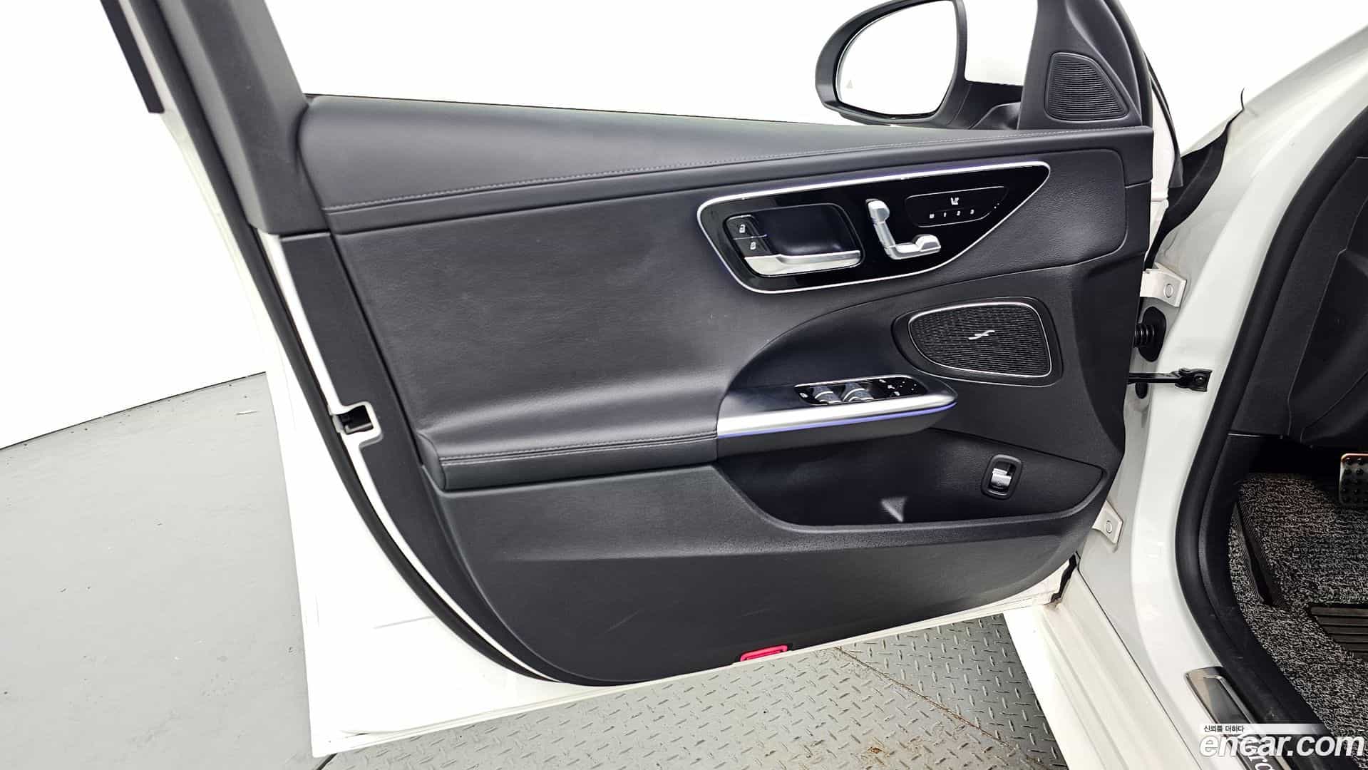 C-Class Mercedes-Benz 2023.4-INNER-034