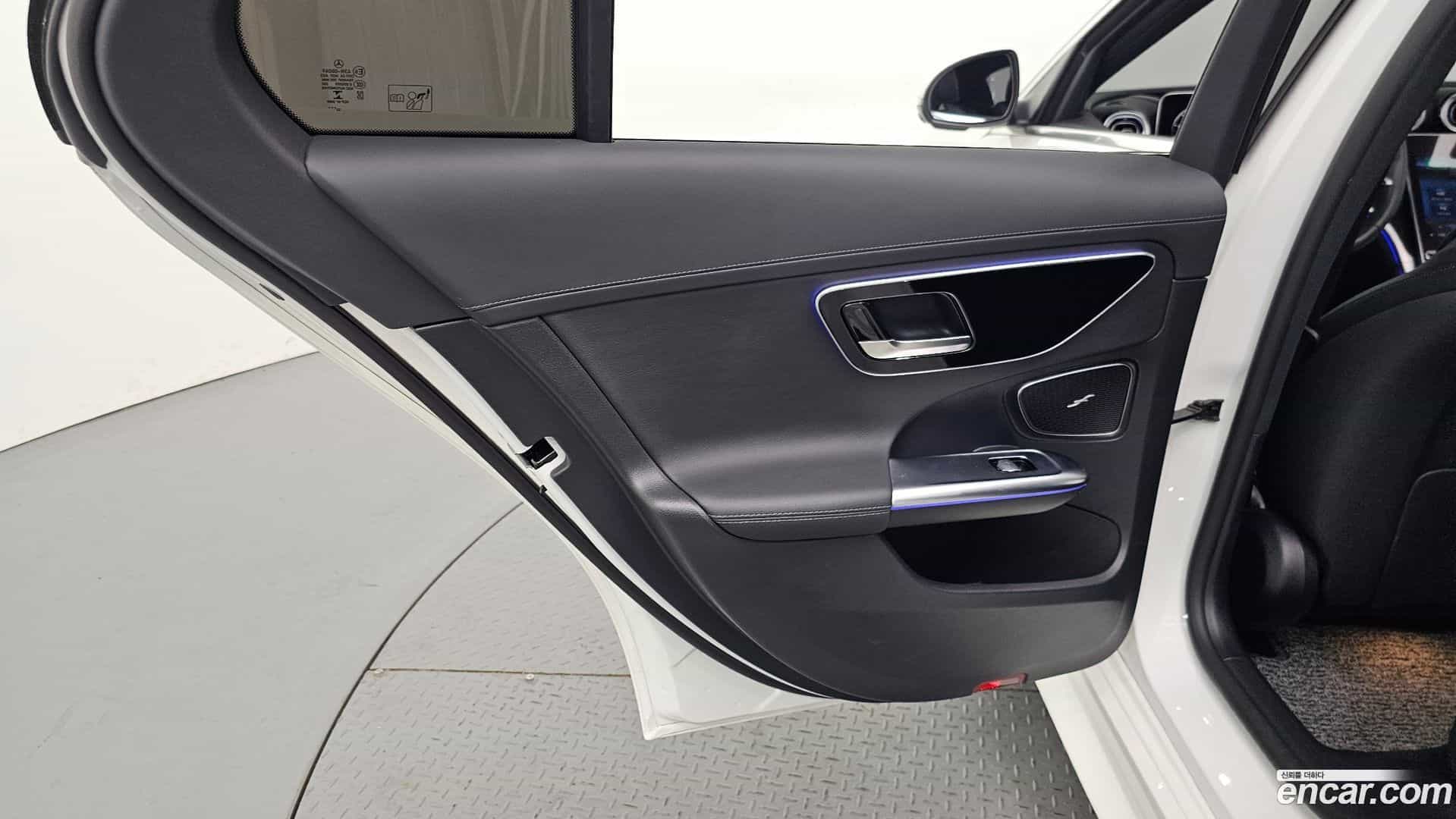 C-Class Mercedes-Benz 2023.4-INNER-035
