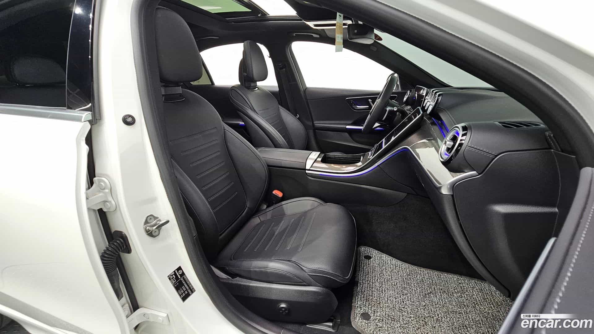 C-Class Mercedes-Benz 2023.4-INNER-036