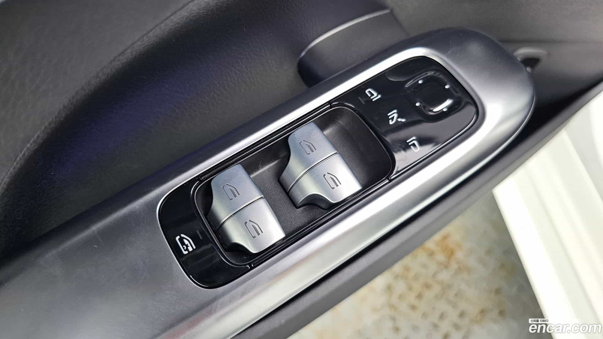 C-Class Mercedes-Benz 2023.4-OPTION-041