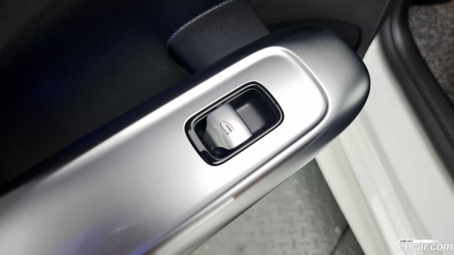 C-Class Mercedes-Benz 2023.4-OPTION-042