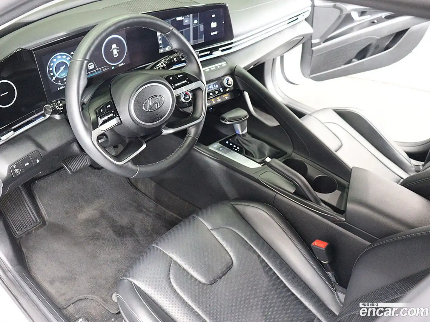 AVANTE Hyundai 2021.0-INNER-010
