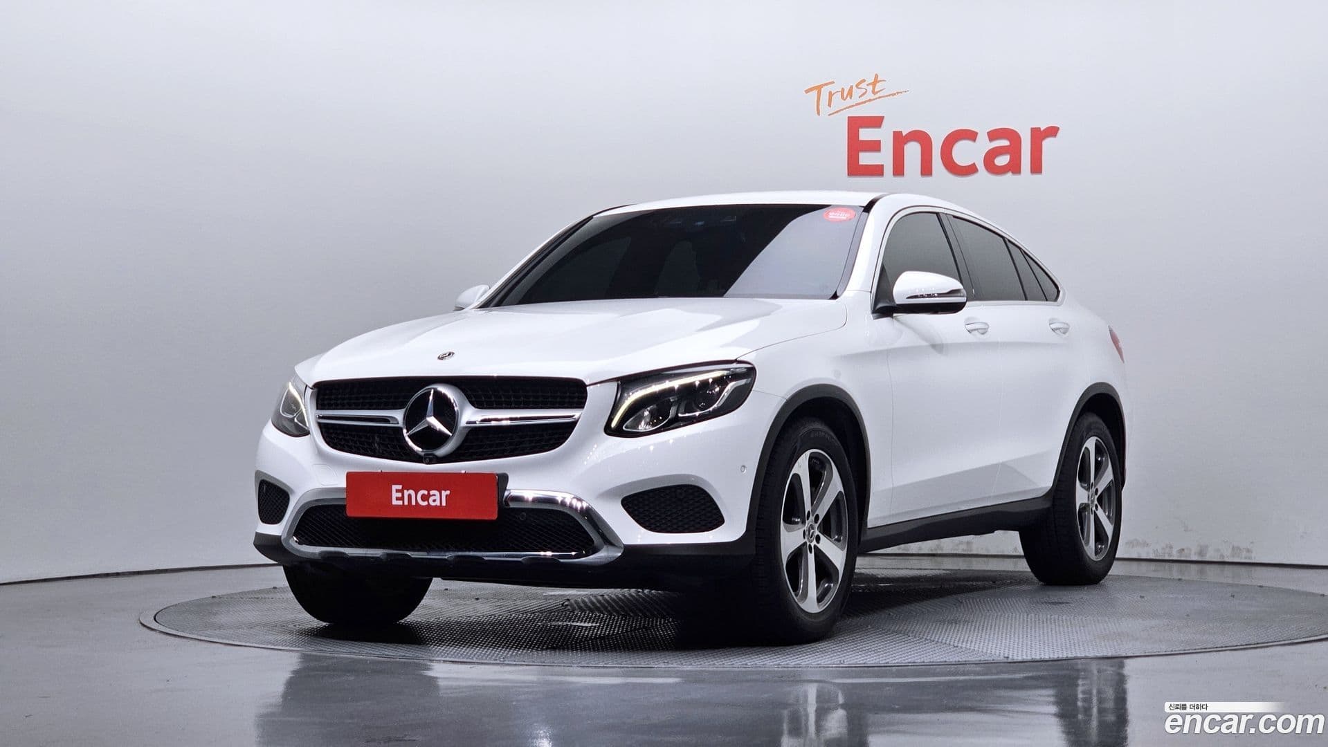 Main__Slider__Photo:GLC-Class Mercedes-Benz 2019.3-0