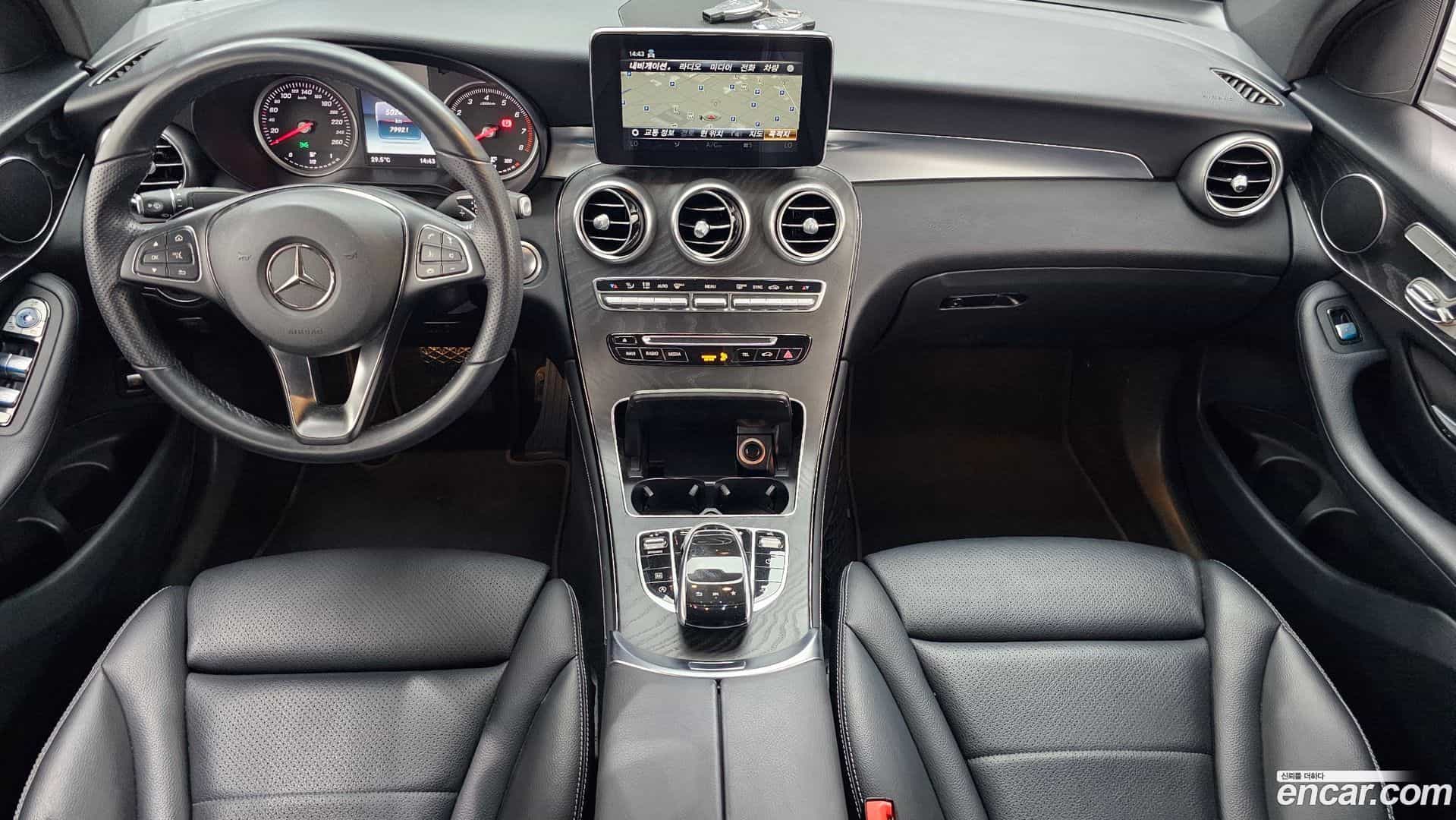 GLC-Class Mercedes-Benz 2019.3-INNER-007