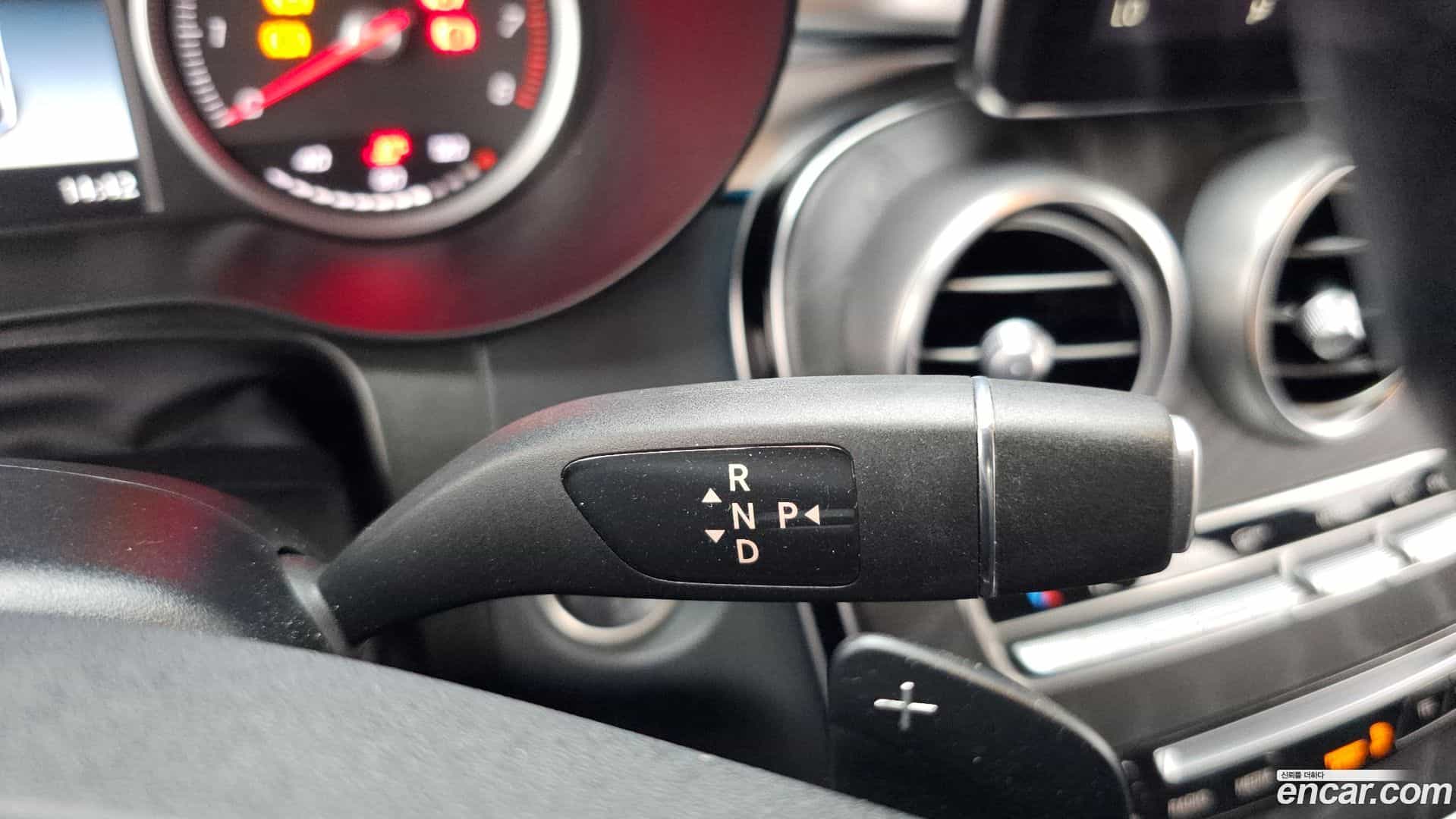GLC-Class Mercedes-Benz 2019.3-INNER-009