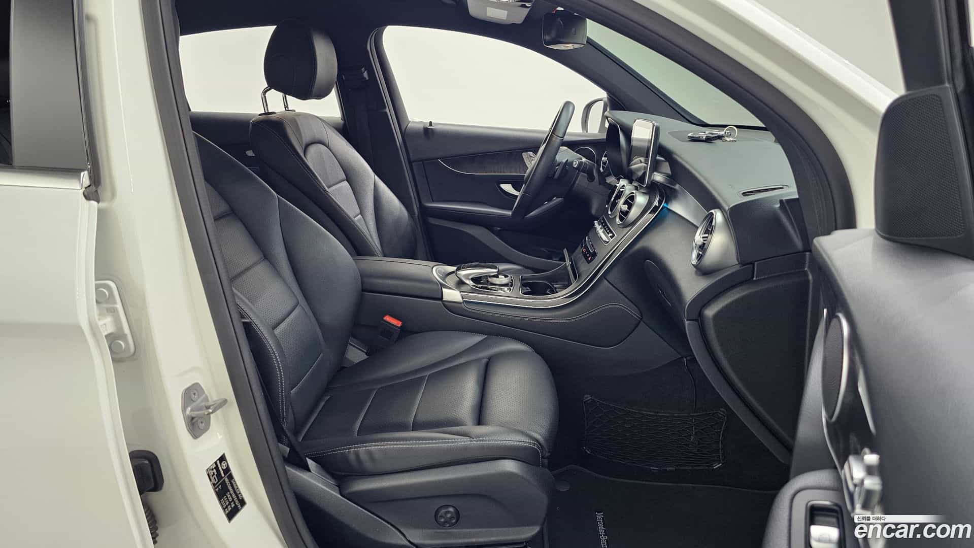 GLC-Class Mercedes-Benz 2019.3-OPTION-015