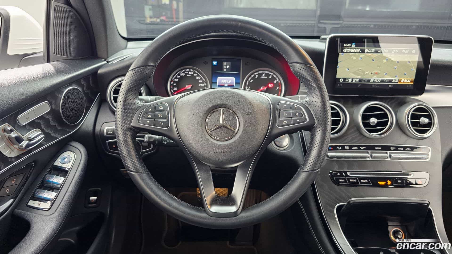 GLC-Class Mercedes-Benz 2019.3-OPTION-017