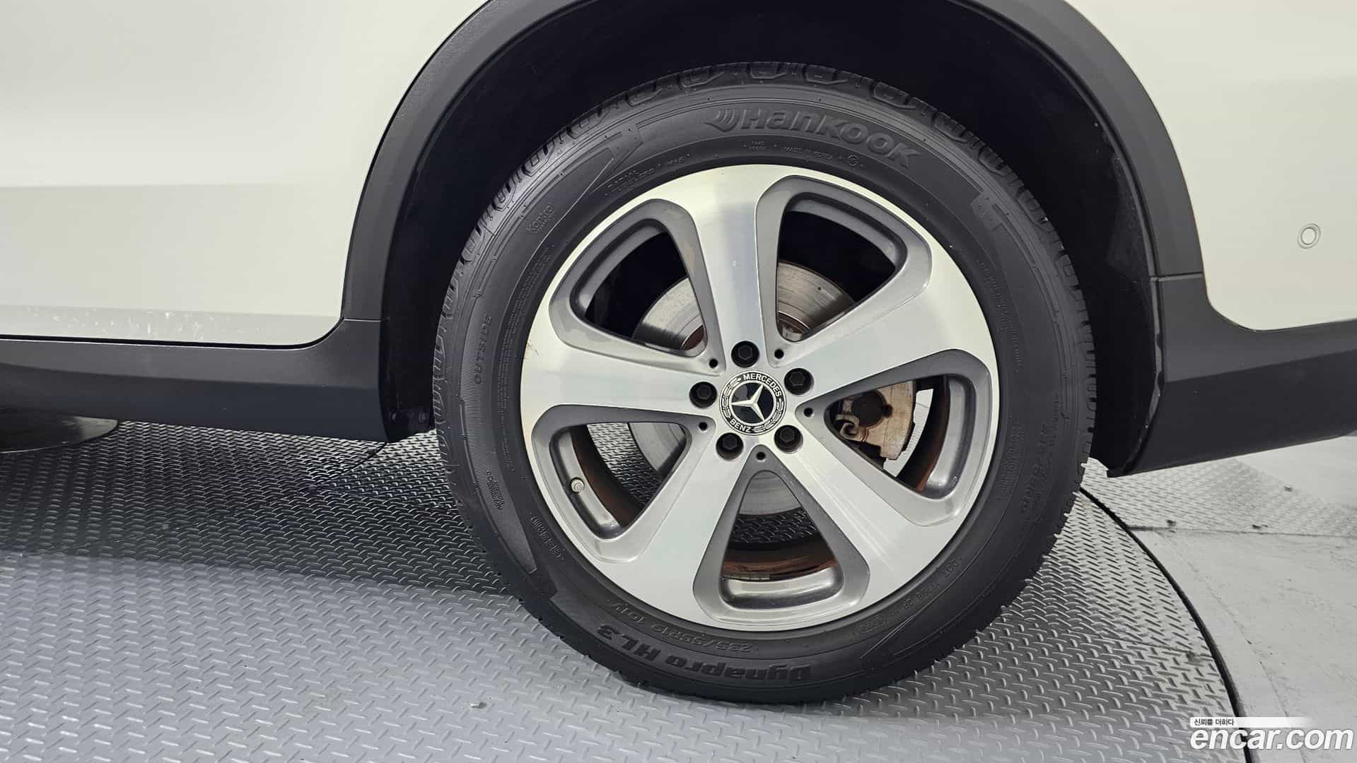 GLC-Class Mercedes-Benz 2019.3-OUTER-031