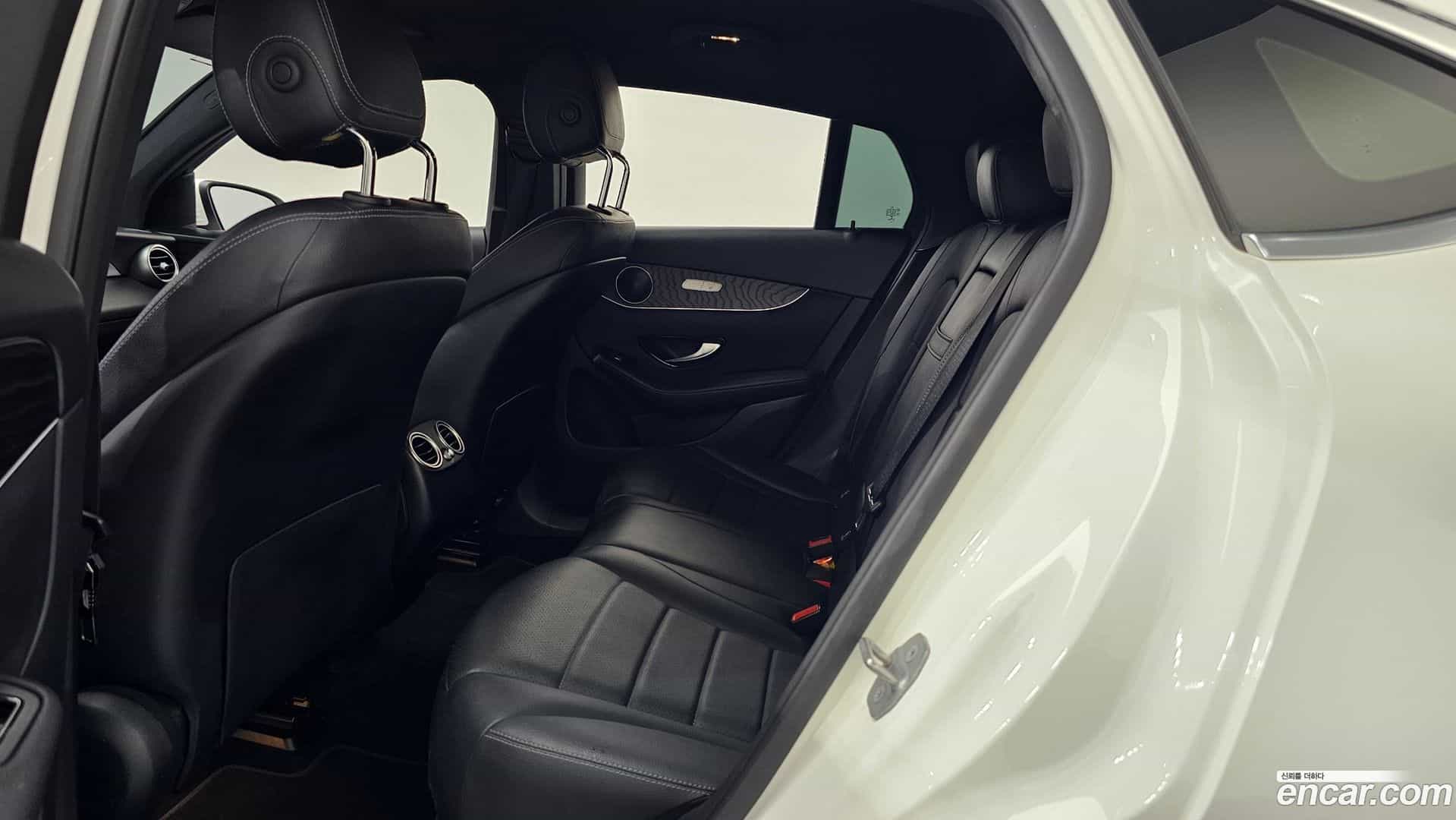 GLC-Class Mercedes-Benz 2019.3-INNER-036