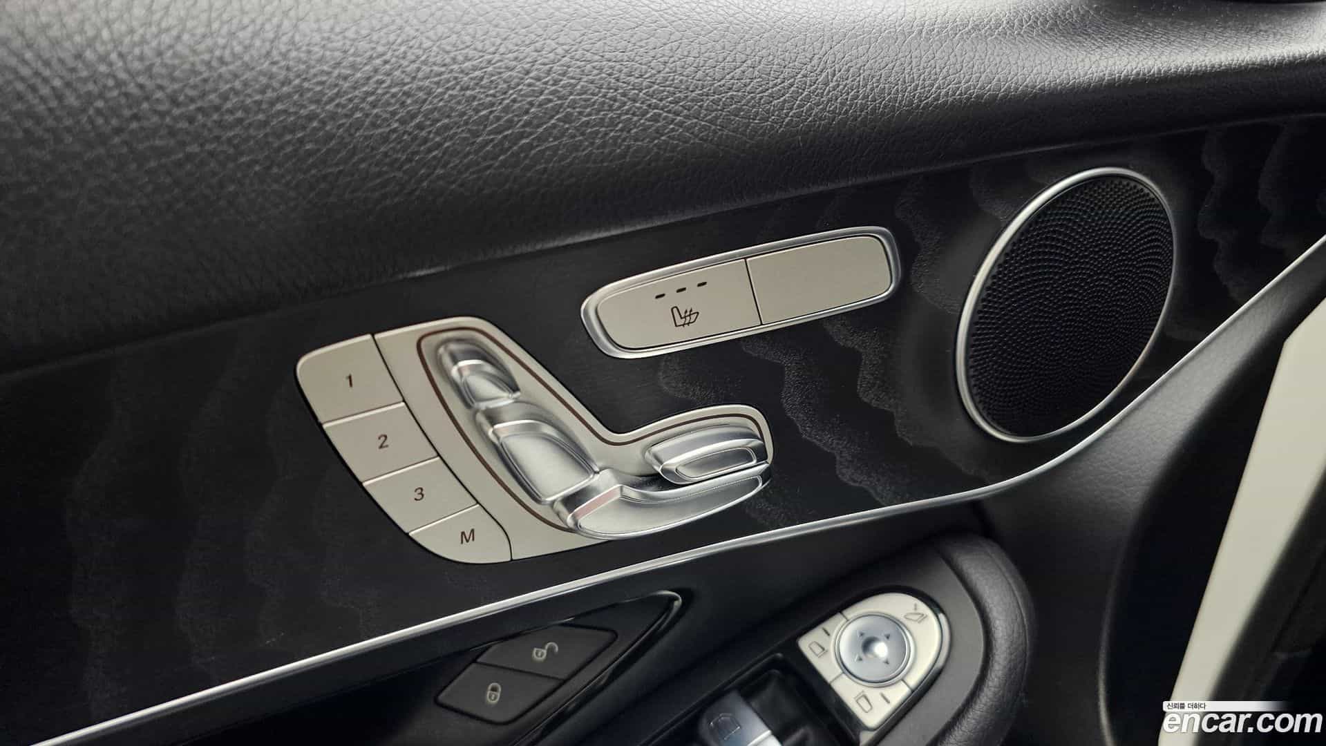 GLC-Class Mercedes-Benz 2019.3-OPTION-043