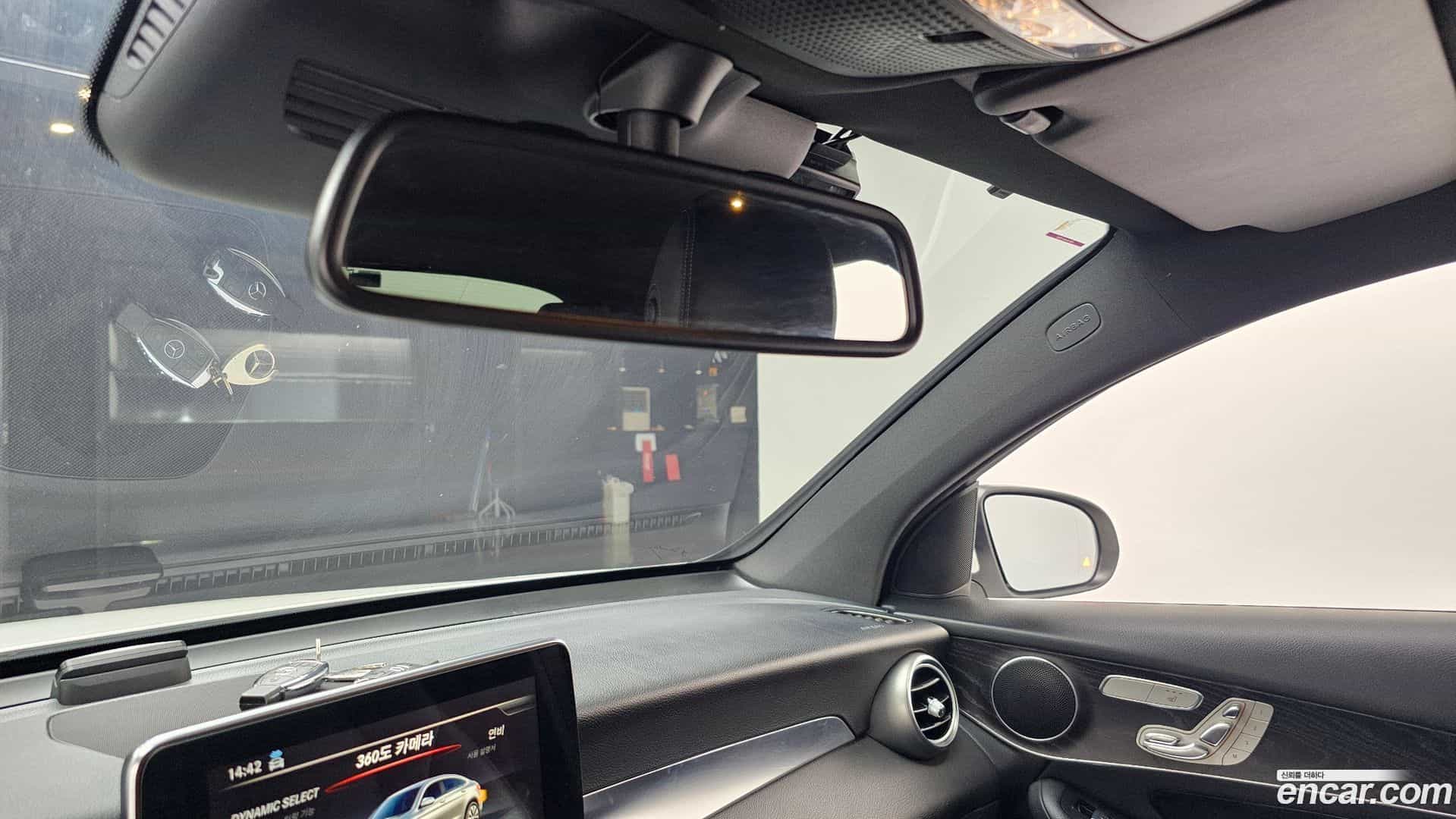 GLC-Class Mercedes-Benz 2019.3-OPTION-045