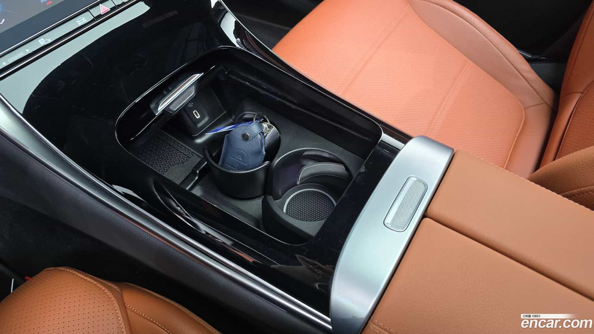 GLC-Class Mercedes-Benz 2024.10-INNER-009