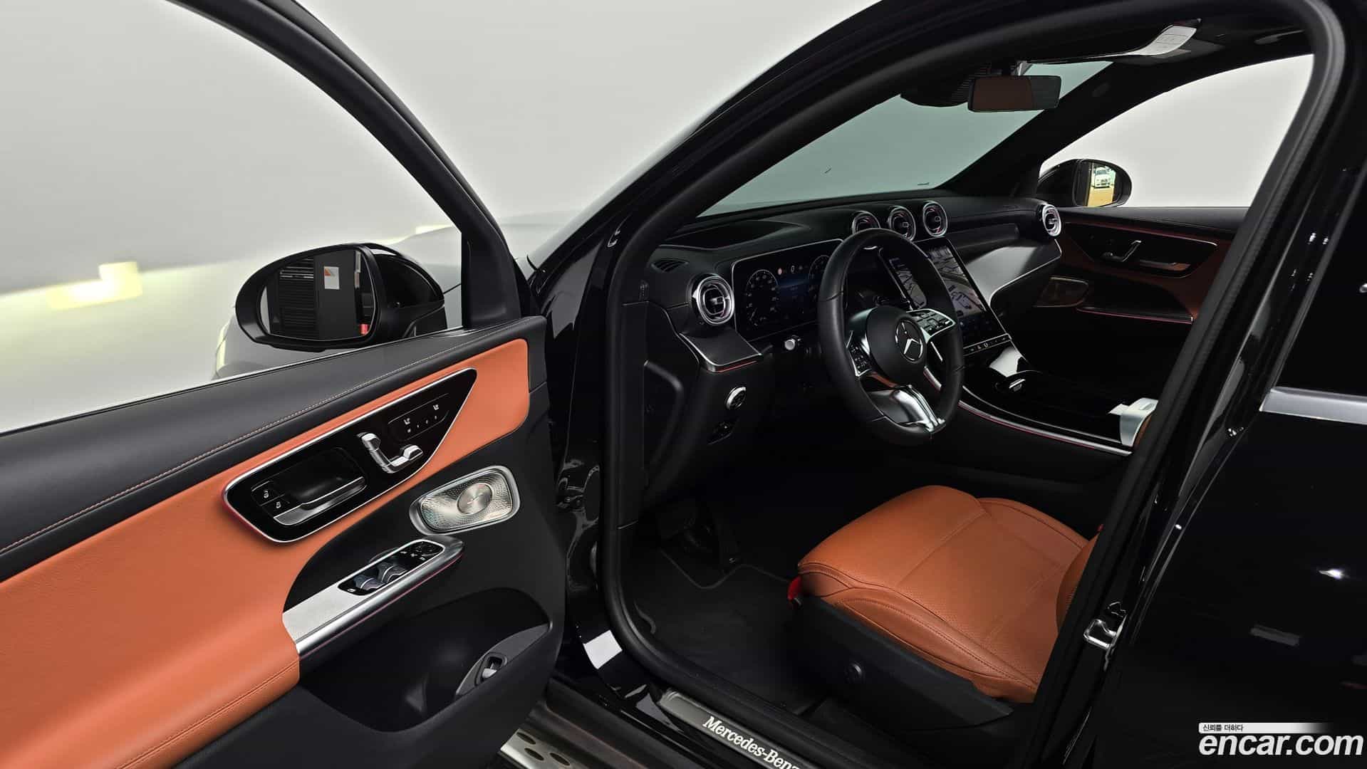 GLC-Class Mercedes-Benz 2024.10-INNER-010