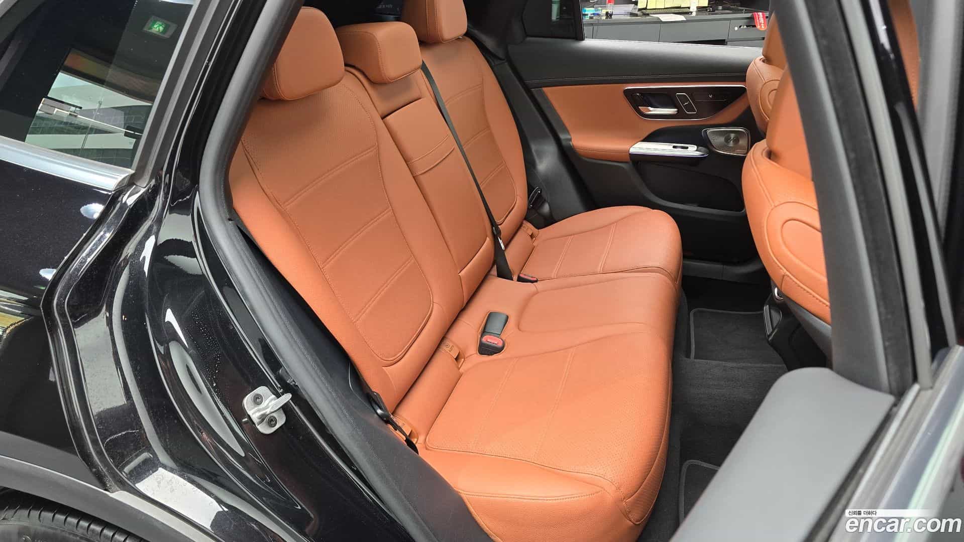 GLC-Class Mercedes-Benz 2024.10-OPTION-015
