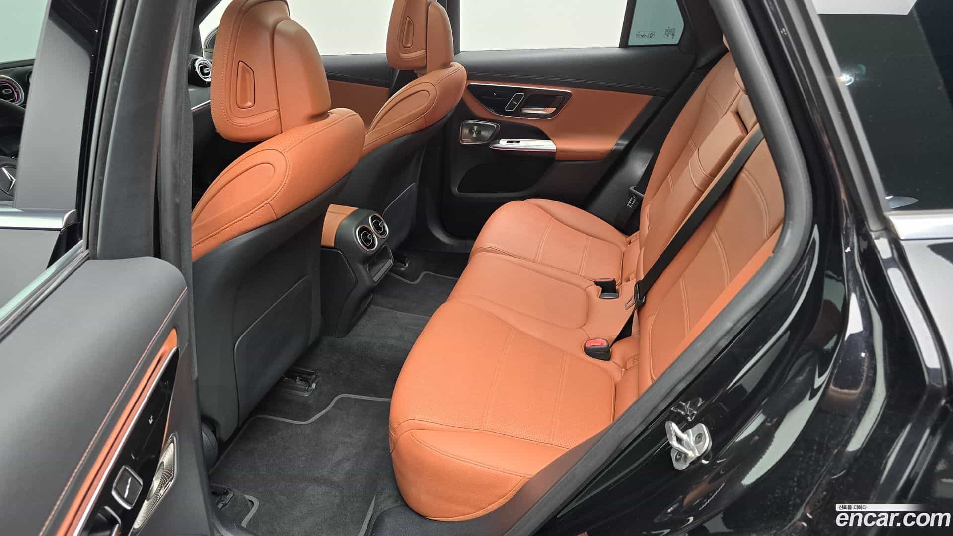 GLC-Class Mercedes-Benz 2024.10-OPTION-016
