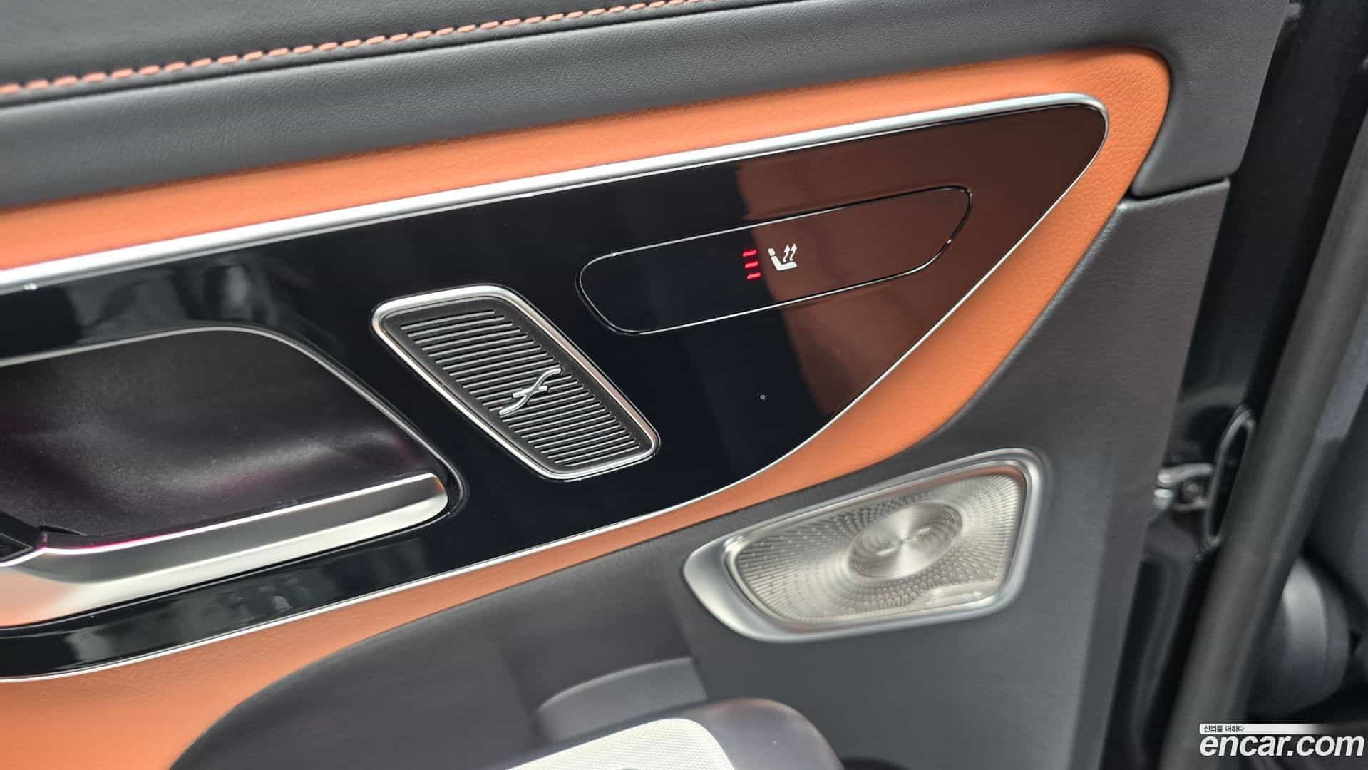 GLC-Class Mercedes-Benz 2024.10-OPTION-047