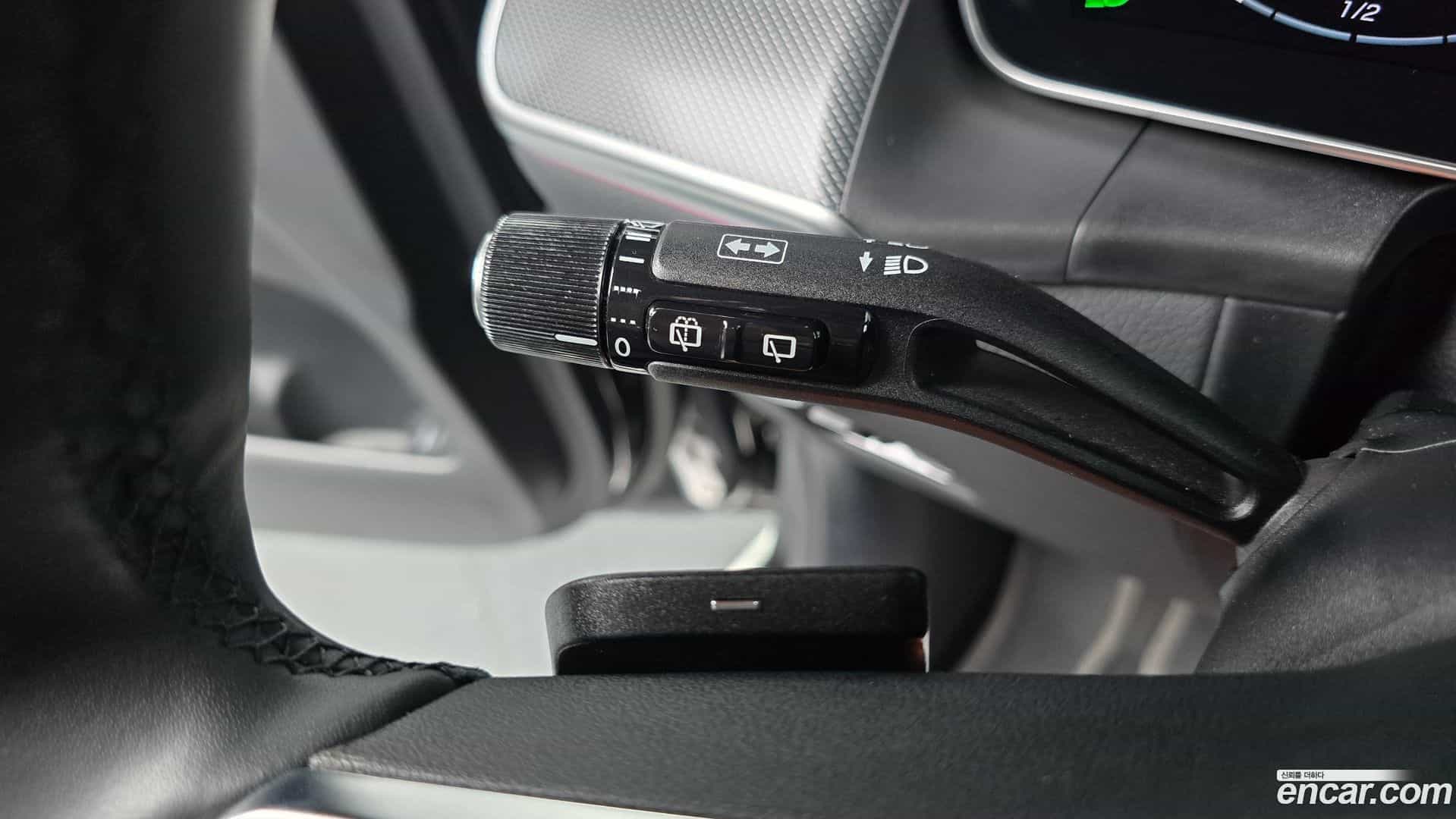 GLC-Class Mercedes-Benz 2024.10-OPTION-048