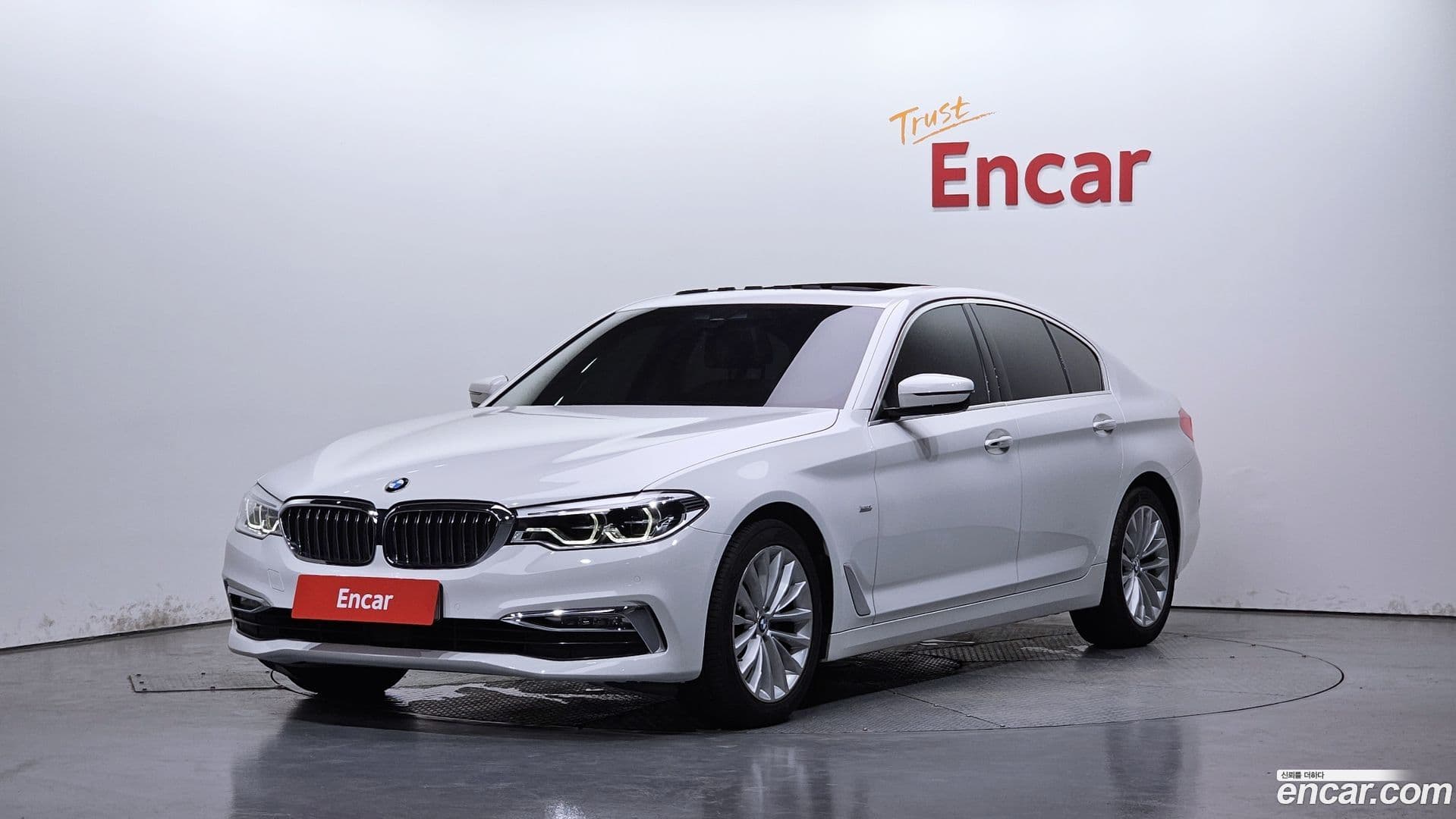 Main__Slider__Photo:5-Series BMW 2018.5-0