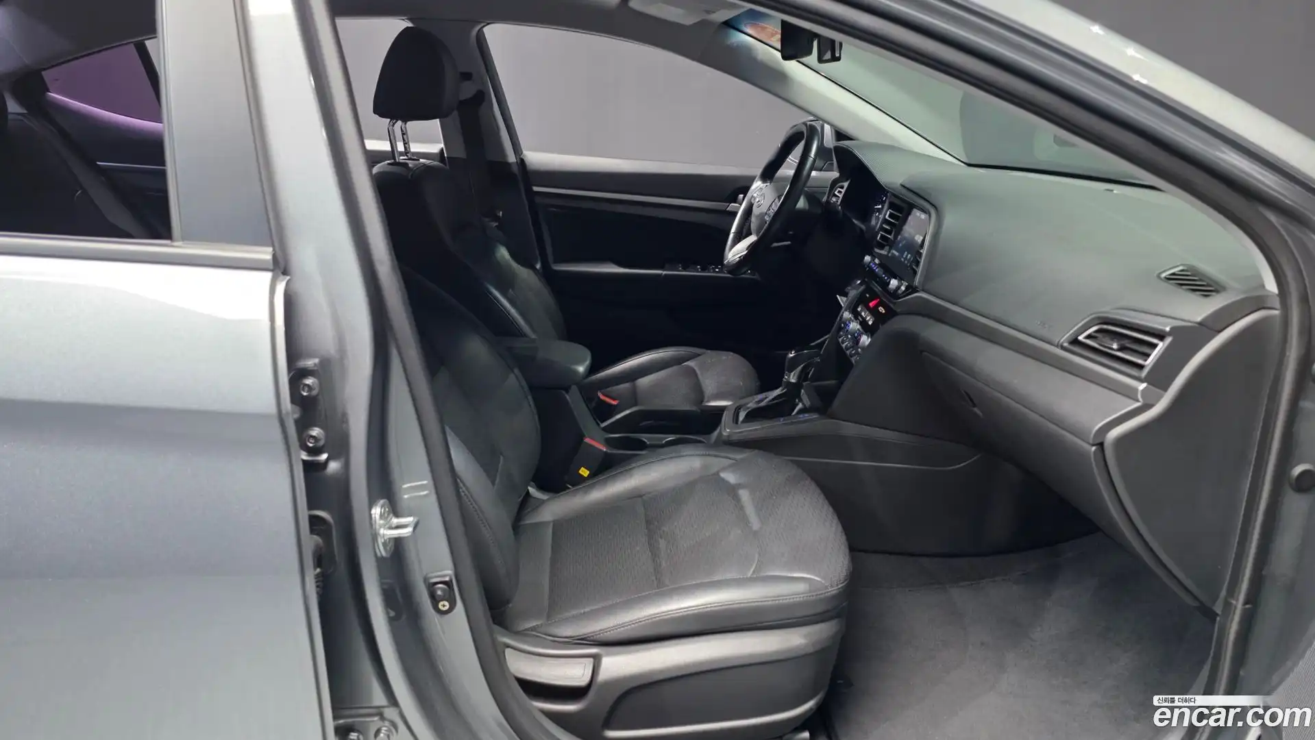 AVANTE Hyundai 2018.8-OPTION-015