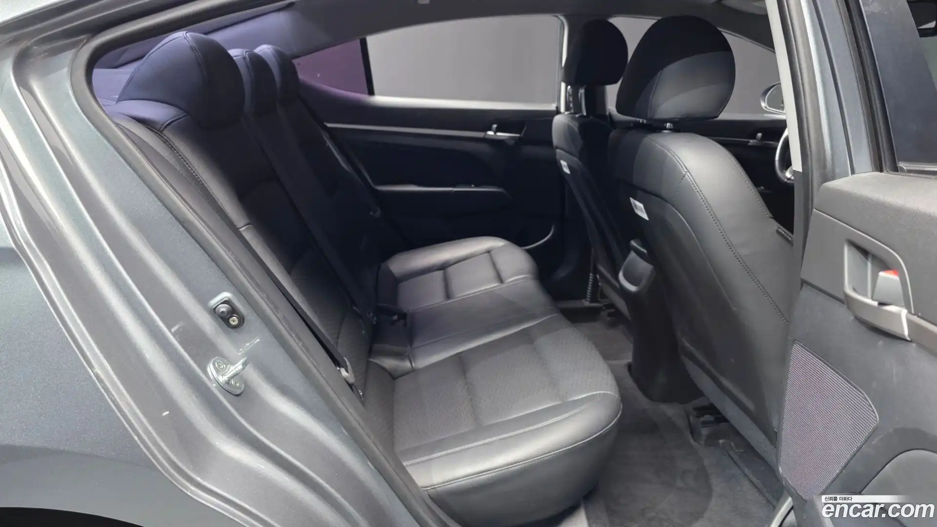 AVANTE Hyundai 2018.8-OPTION-016