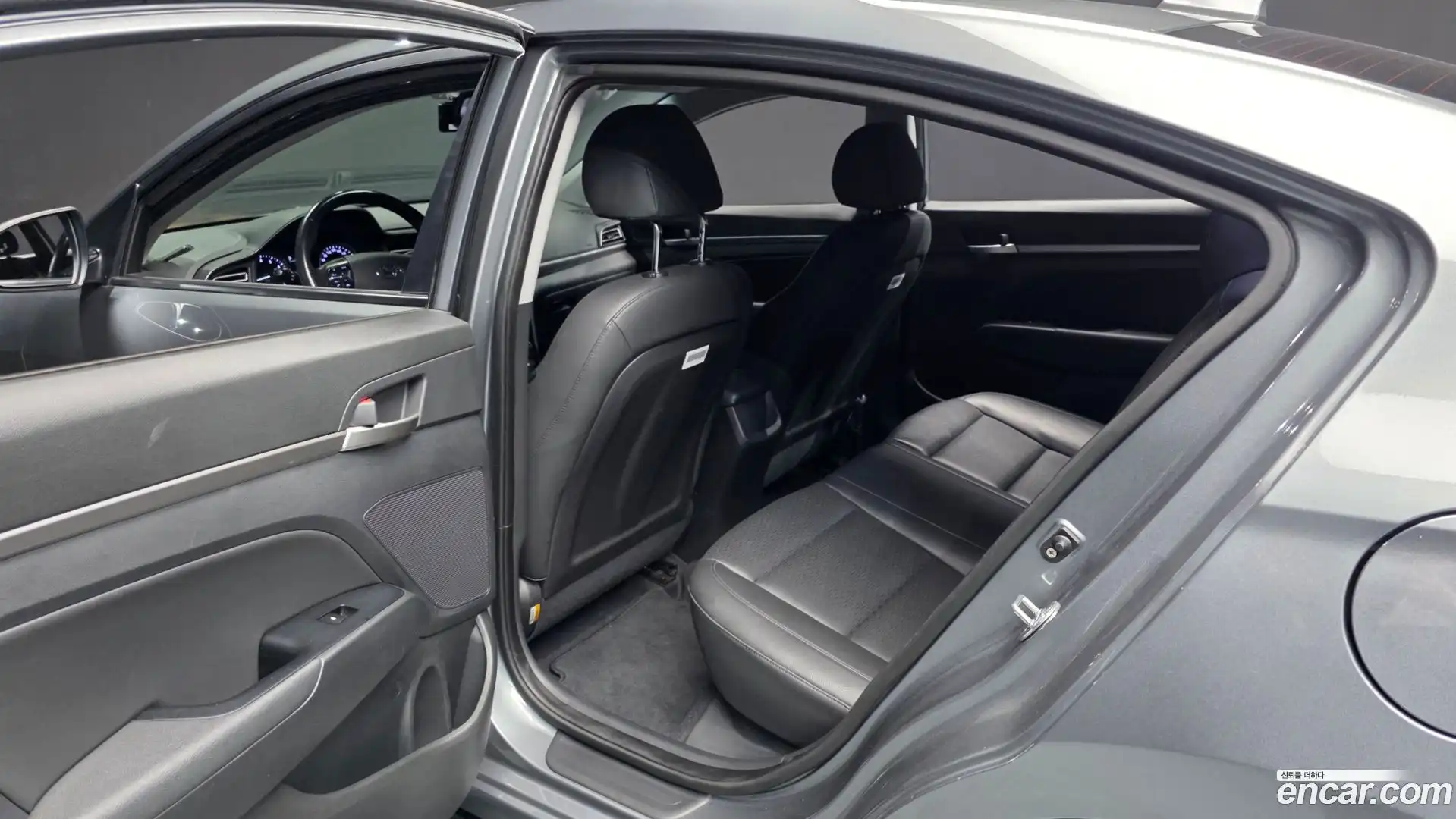 AVANTE Hyundai 2018.8-INNER-036