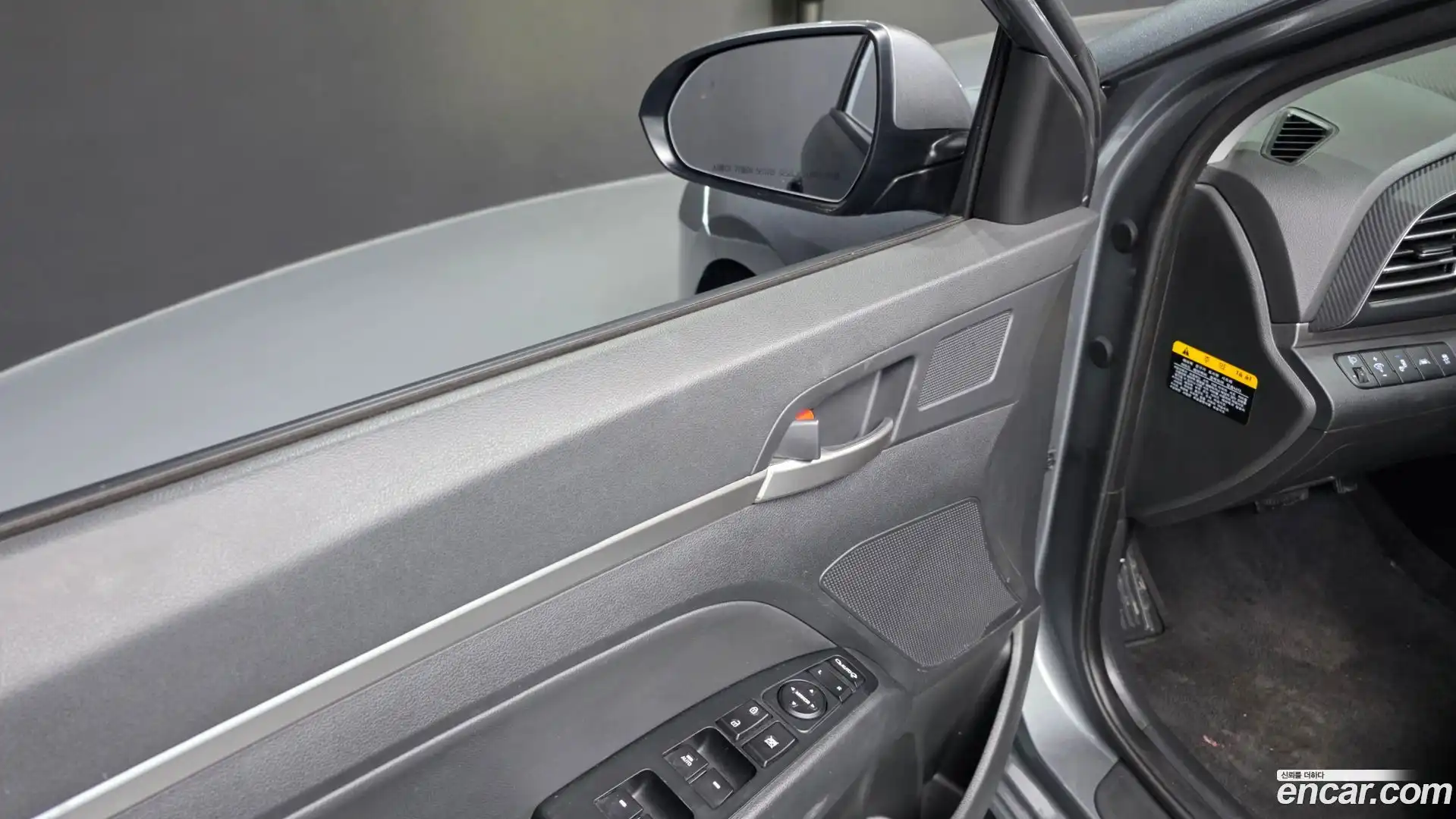 AVANTE Hyundai 2018.8-OPTION-045