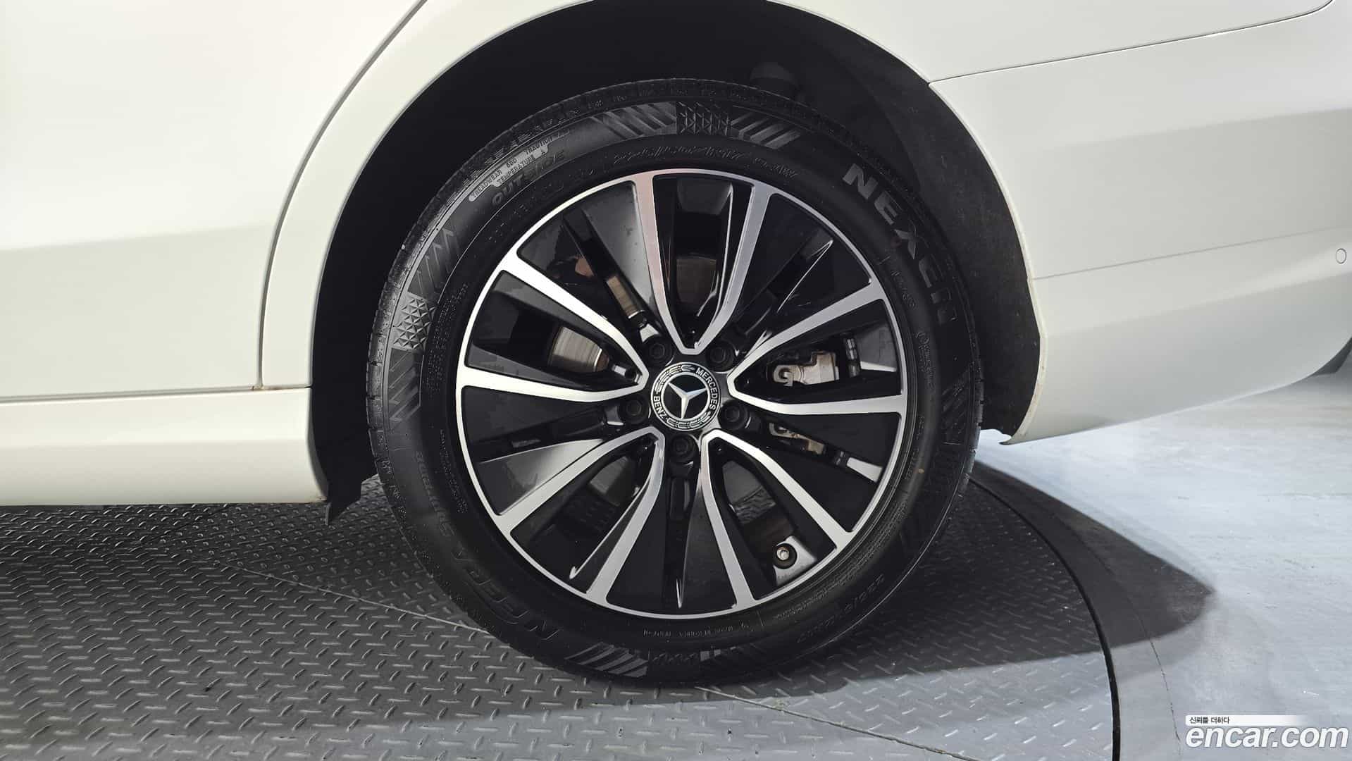 C-Class Mercedes-Benz 2019.9-OUTER-031