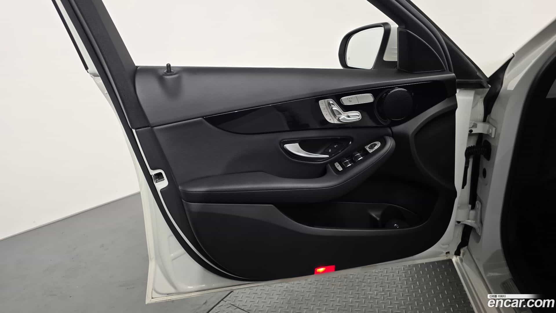 C-Class Mercedes-Benz 2019.9-INNER-034