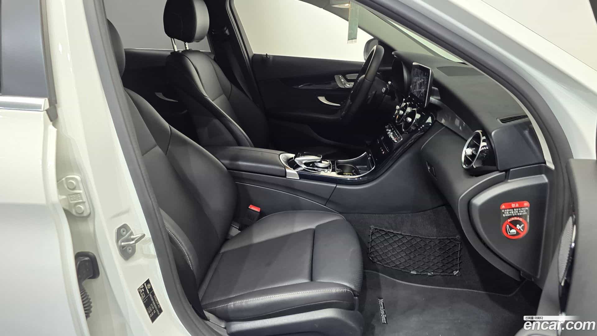 C-Class Mercedes-Benz 2019.9-INNER-036