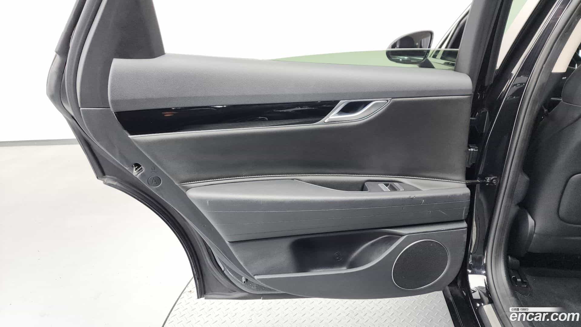 G80 Genesis 2021.3-INNER-035
