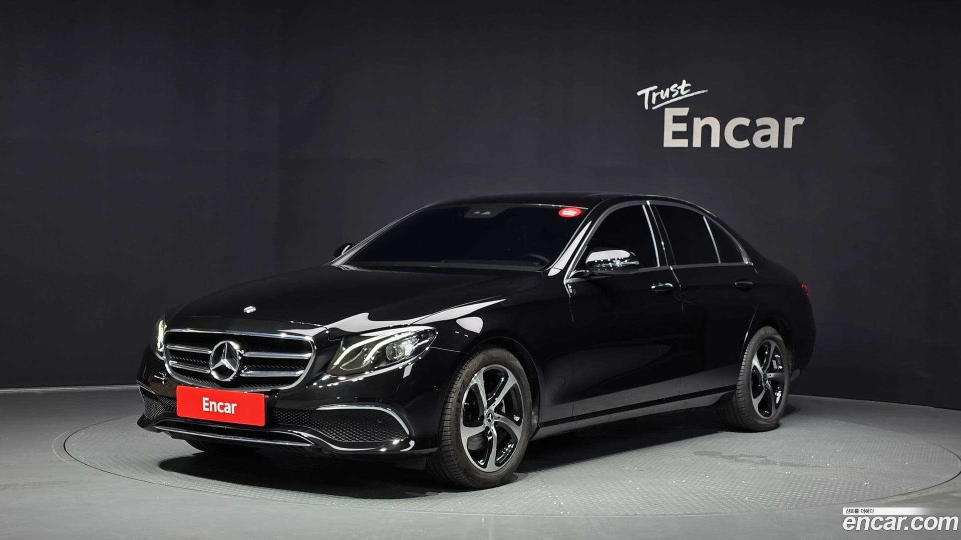 Main__Slider__Photo:E-Class Mercedes-Benz 2020.6-0